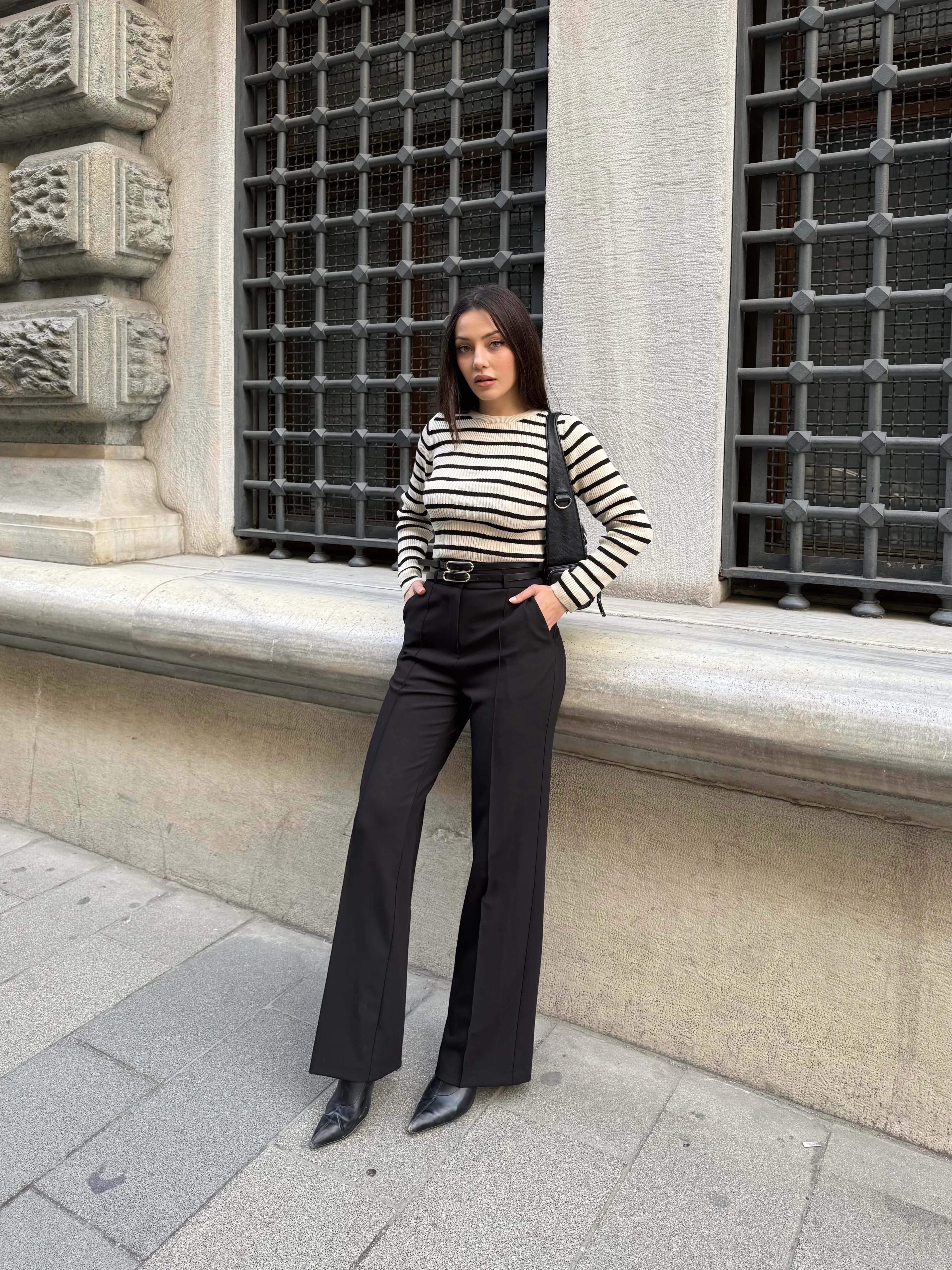 Sırtı Kemer Dekolteli KAZAK