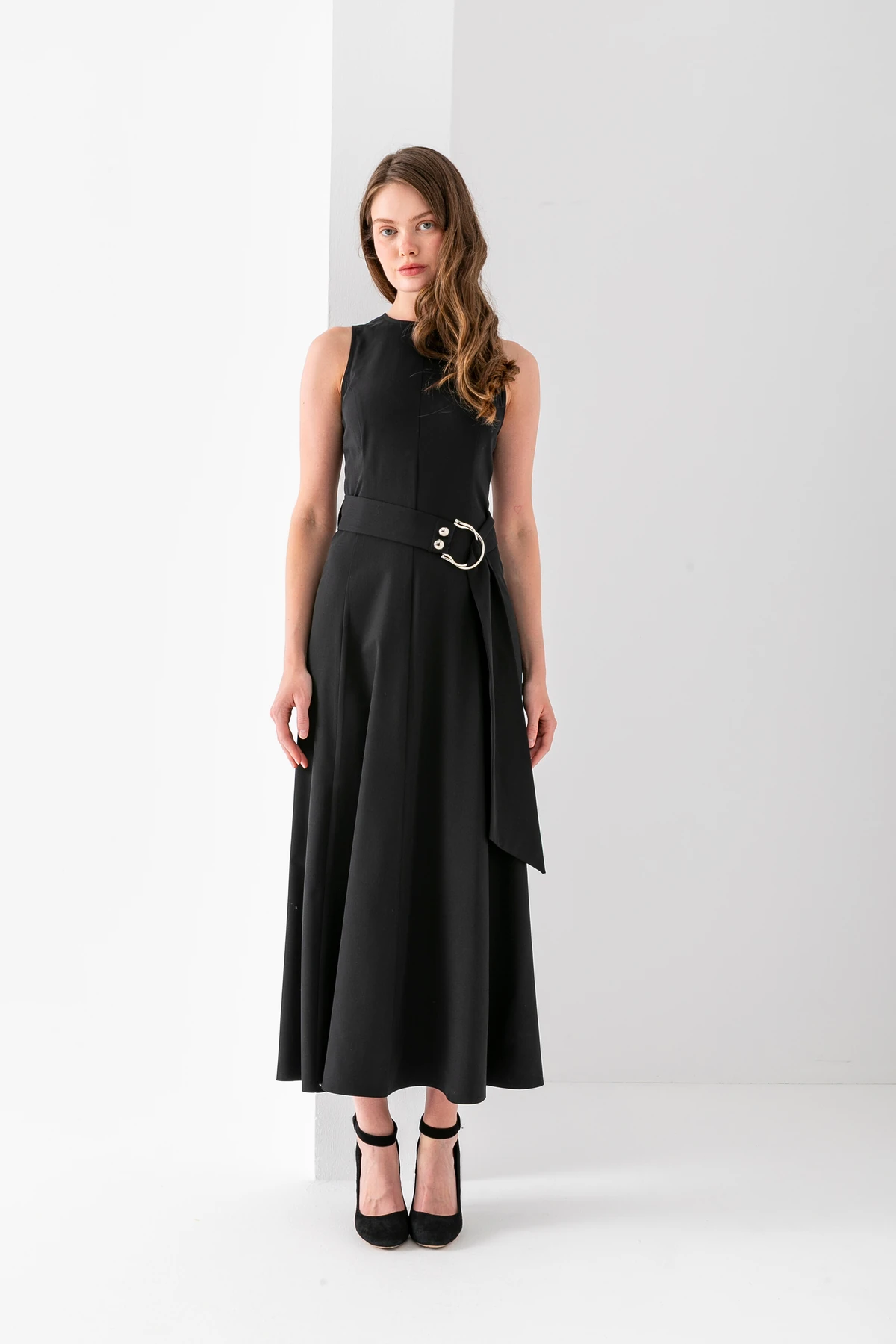 Kolsuz Uzun Kuşaklı Elbise Poliviskon - siyah