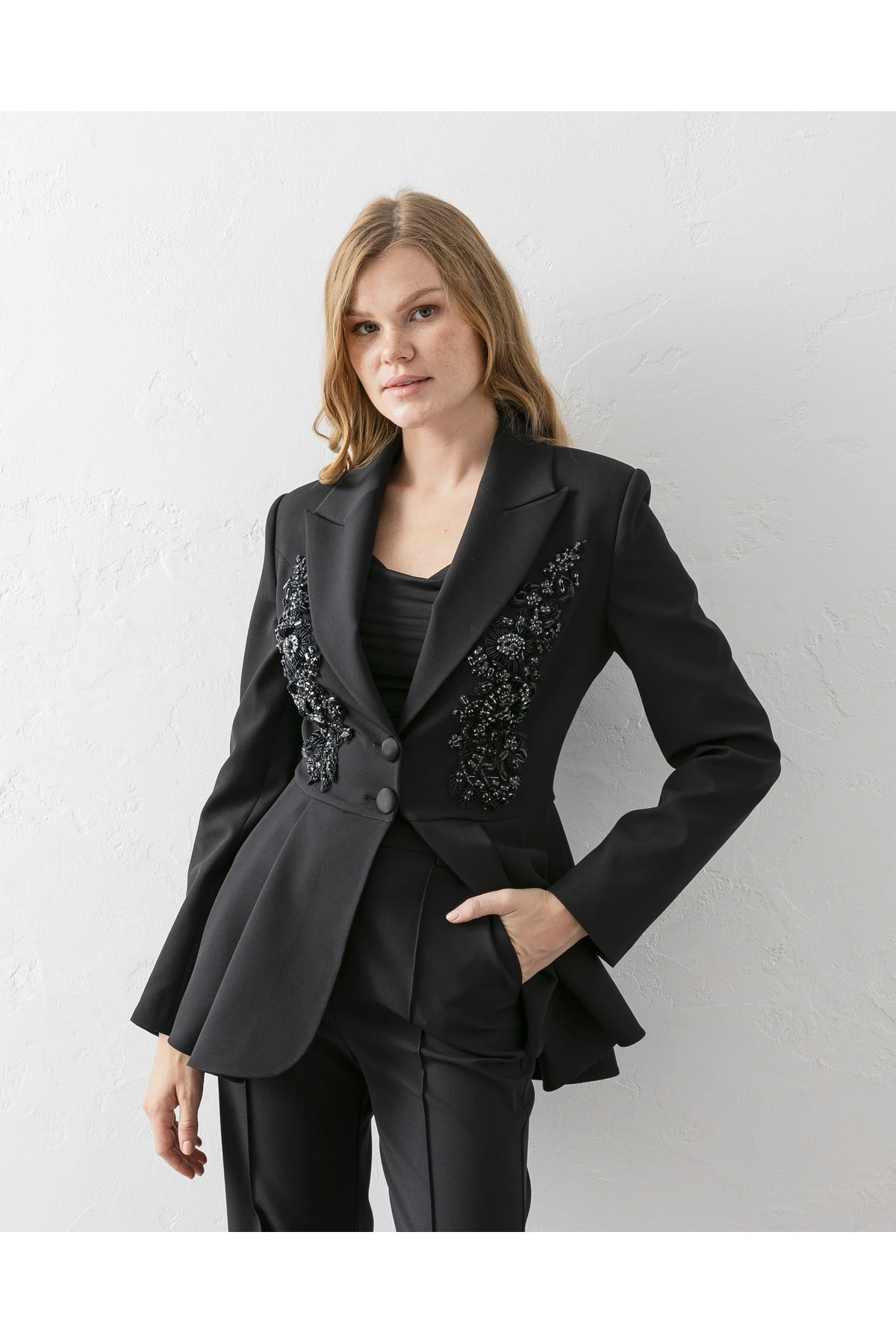 El İşlemeli Volanlı Blazer Pantolonlu İkili Takım