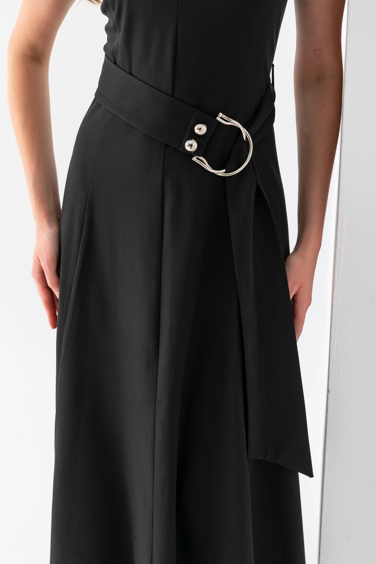 Kolsuz Uzun Kuşaklı Elbise Poliviskon