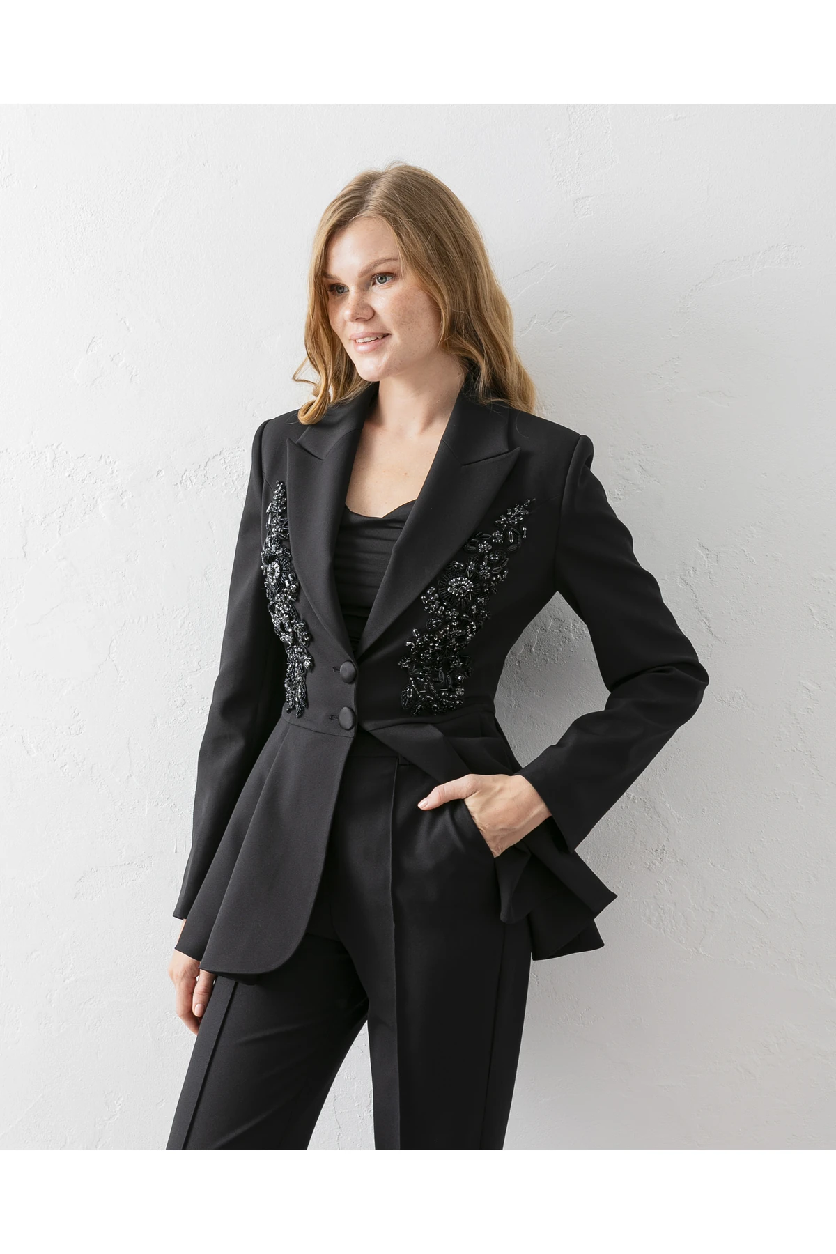 El İşlemeli Volanlı Blazer Pantolonlu İkili Takım