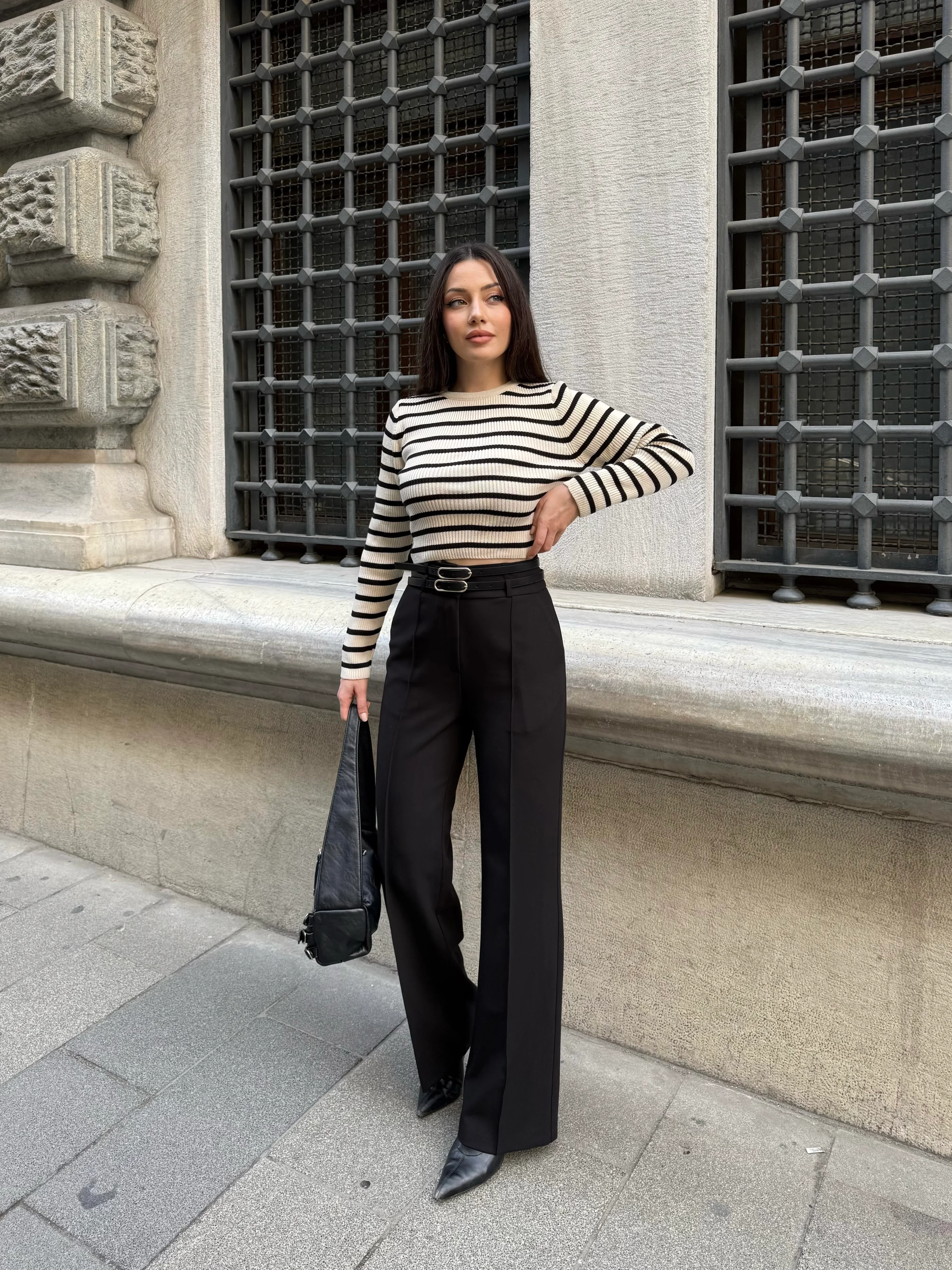 Sırtı Kemer Dekolteli KAZAK