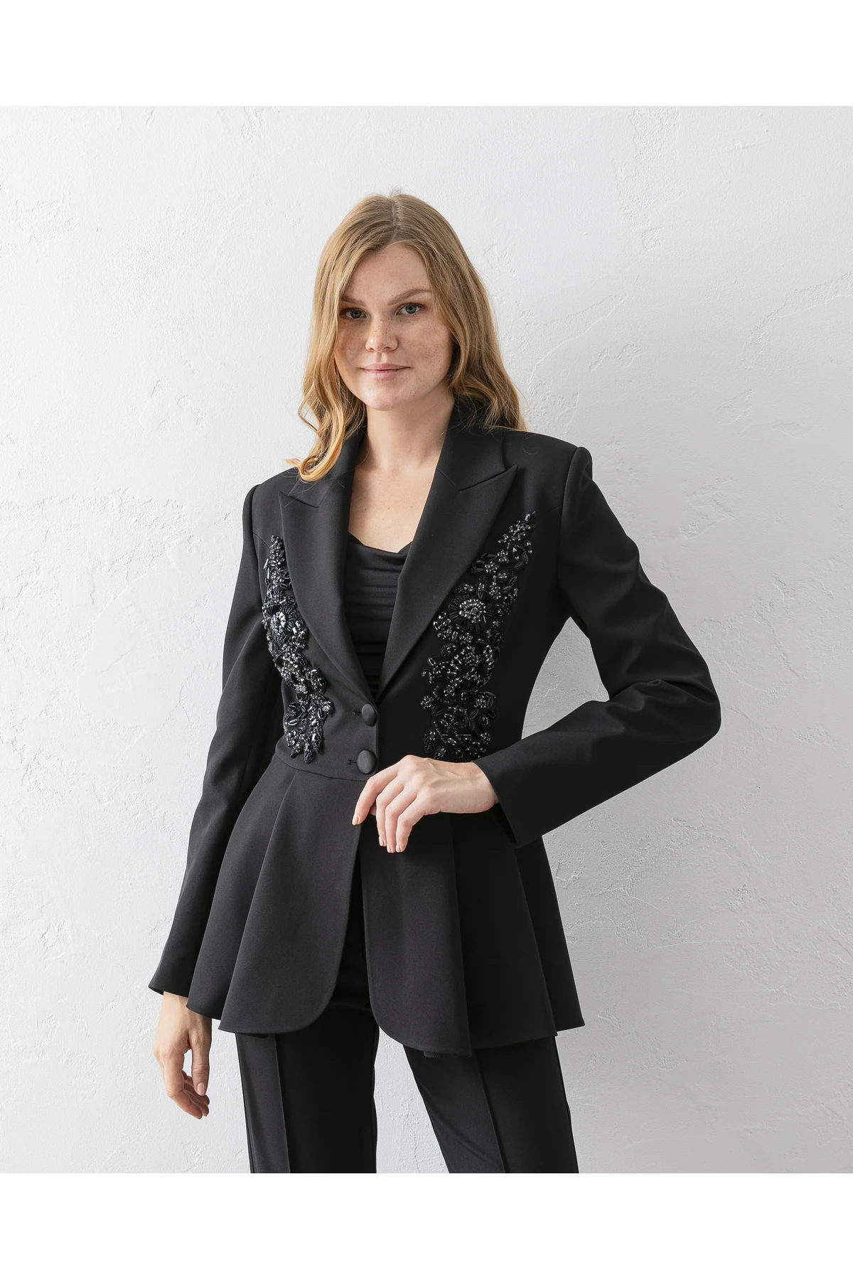 El İşlemeli Volanlı Blazer Pantolonlu İkili Takım