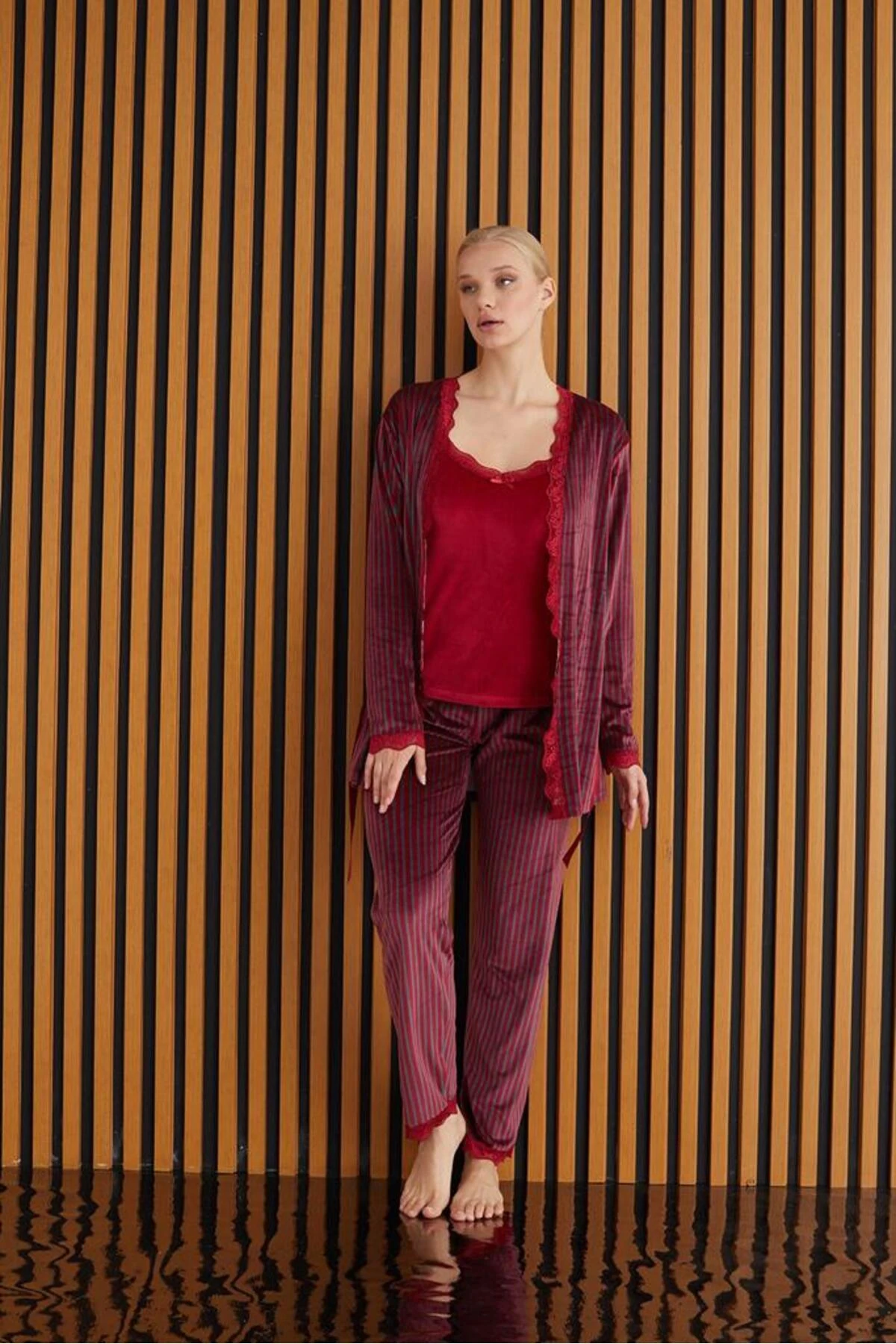 Vuntal Kadın Fransız Kadife Sabahlıklı Kışlık Pijama Takımı Şeritli