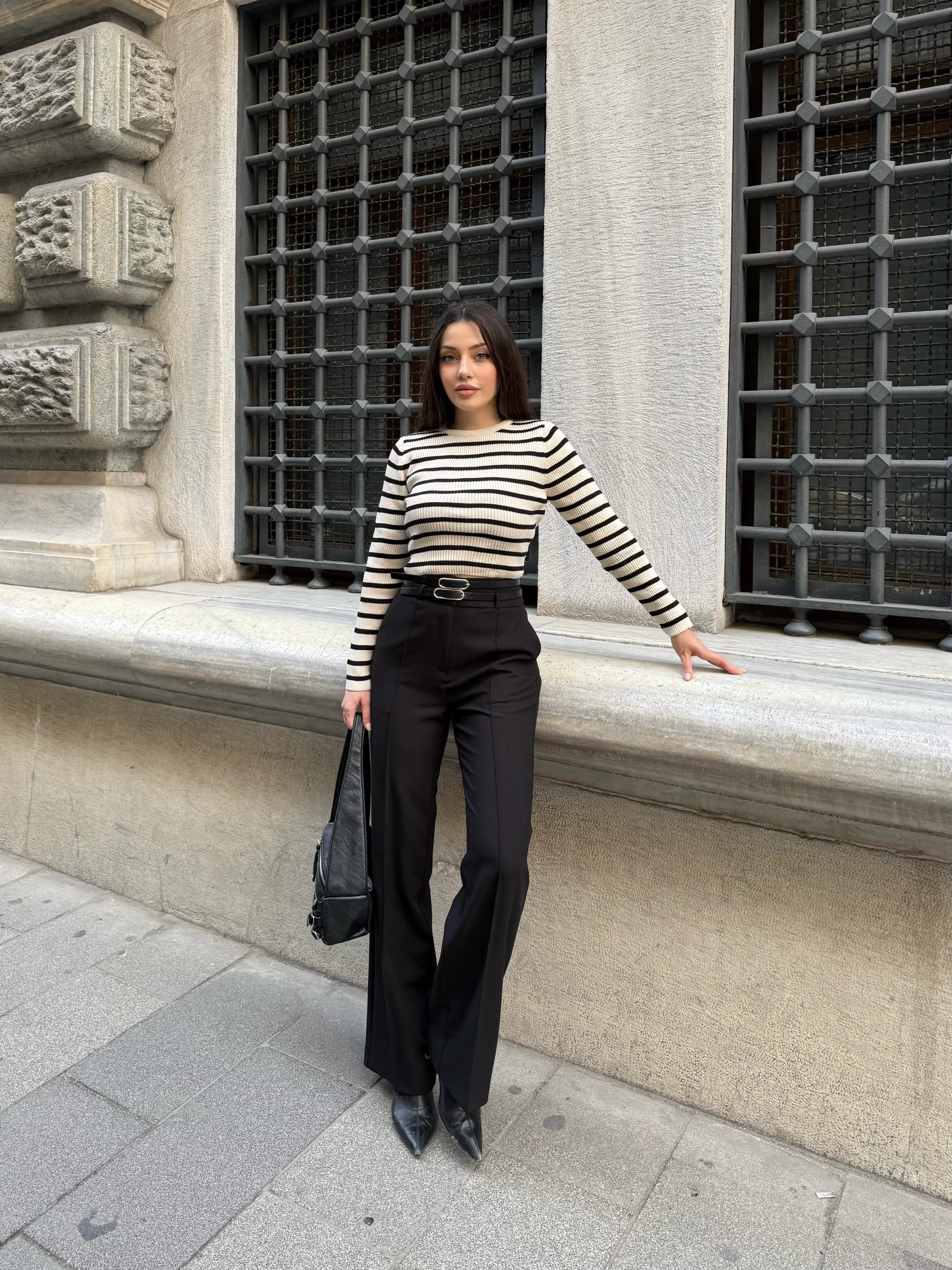 Sırtı Kemer Dekolteli KAZAK