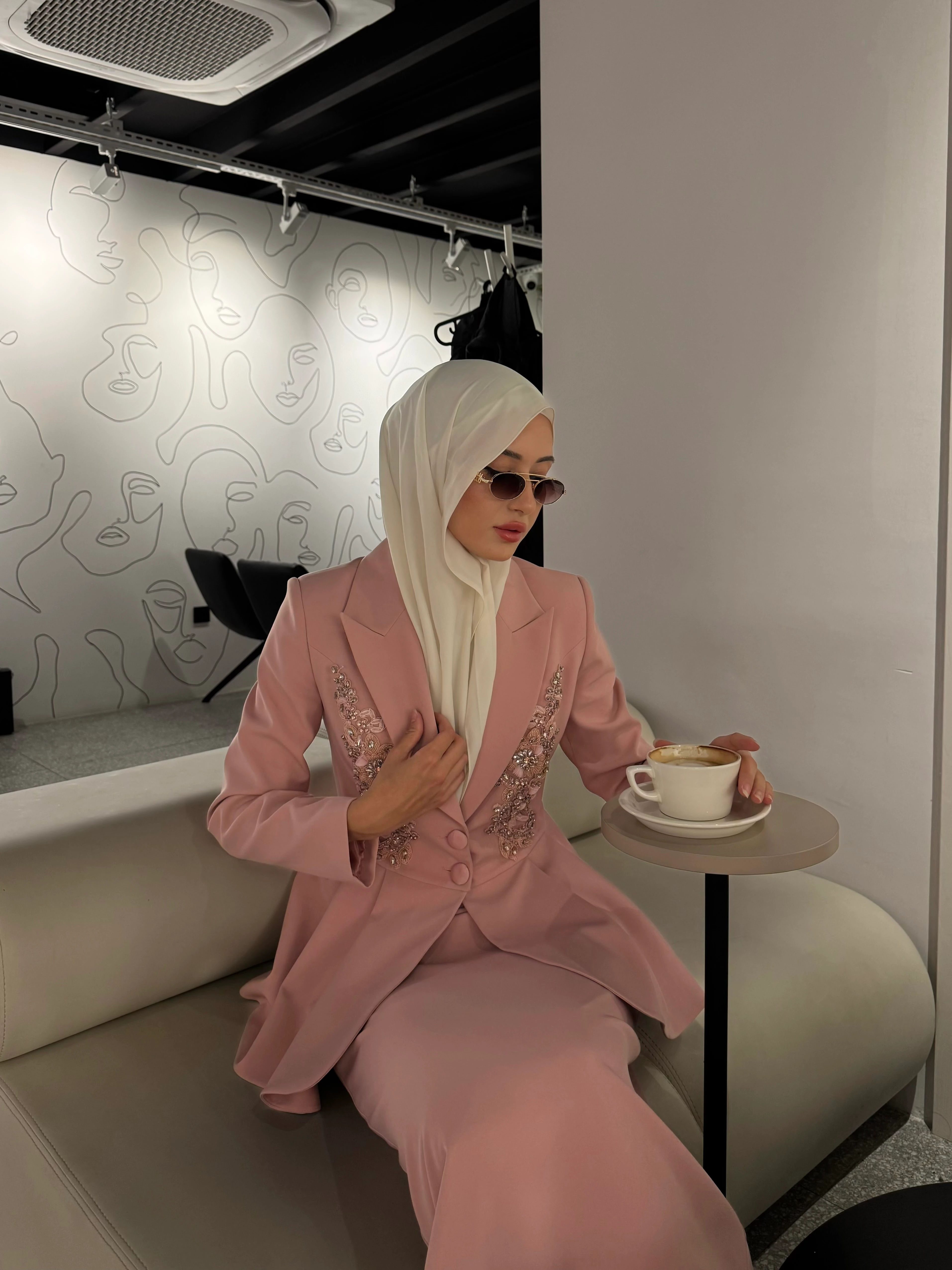 El İşlemeli Volanlı Blazer Etekli İkili Takım