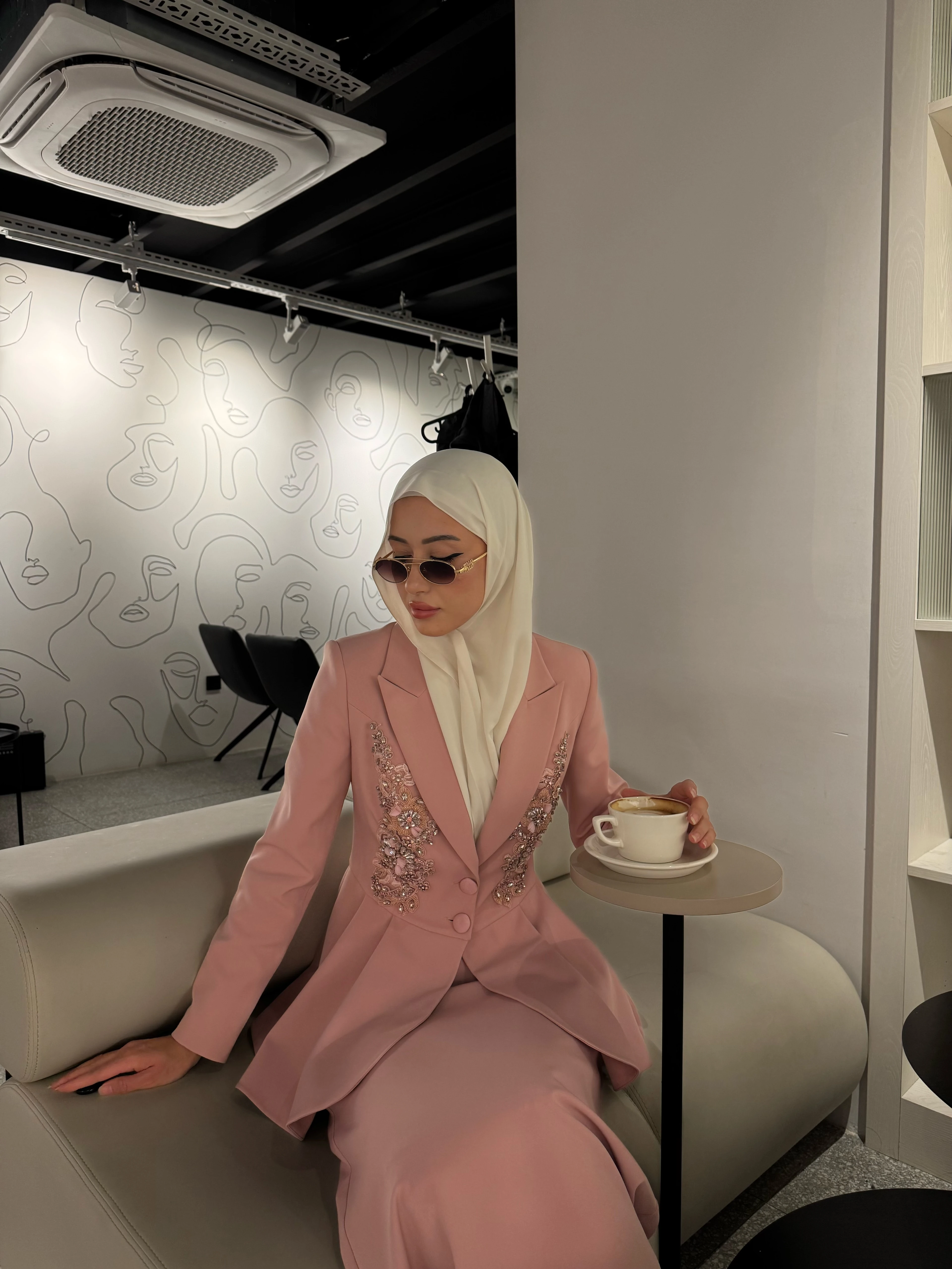 El İşlemeli Volanlı Blazer Etekli İkili Takım