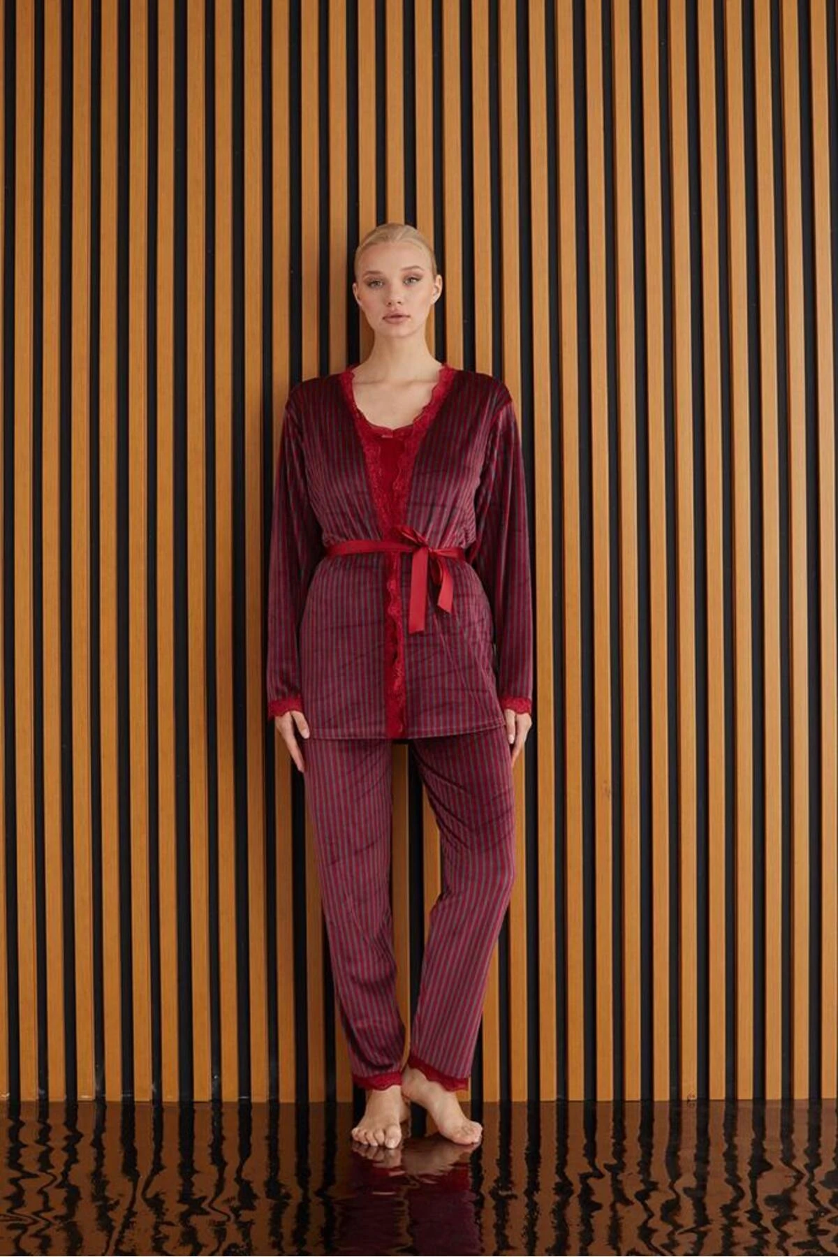 Vuntal Kadın Fransız Kadife Sabahlıklı Kışlık Pijama Takımı Şeritli