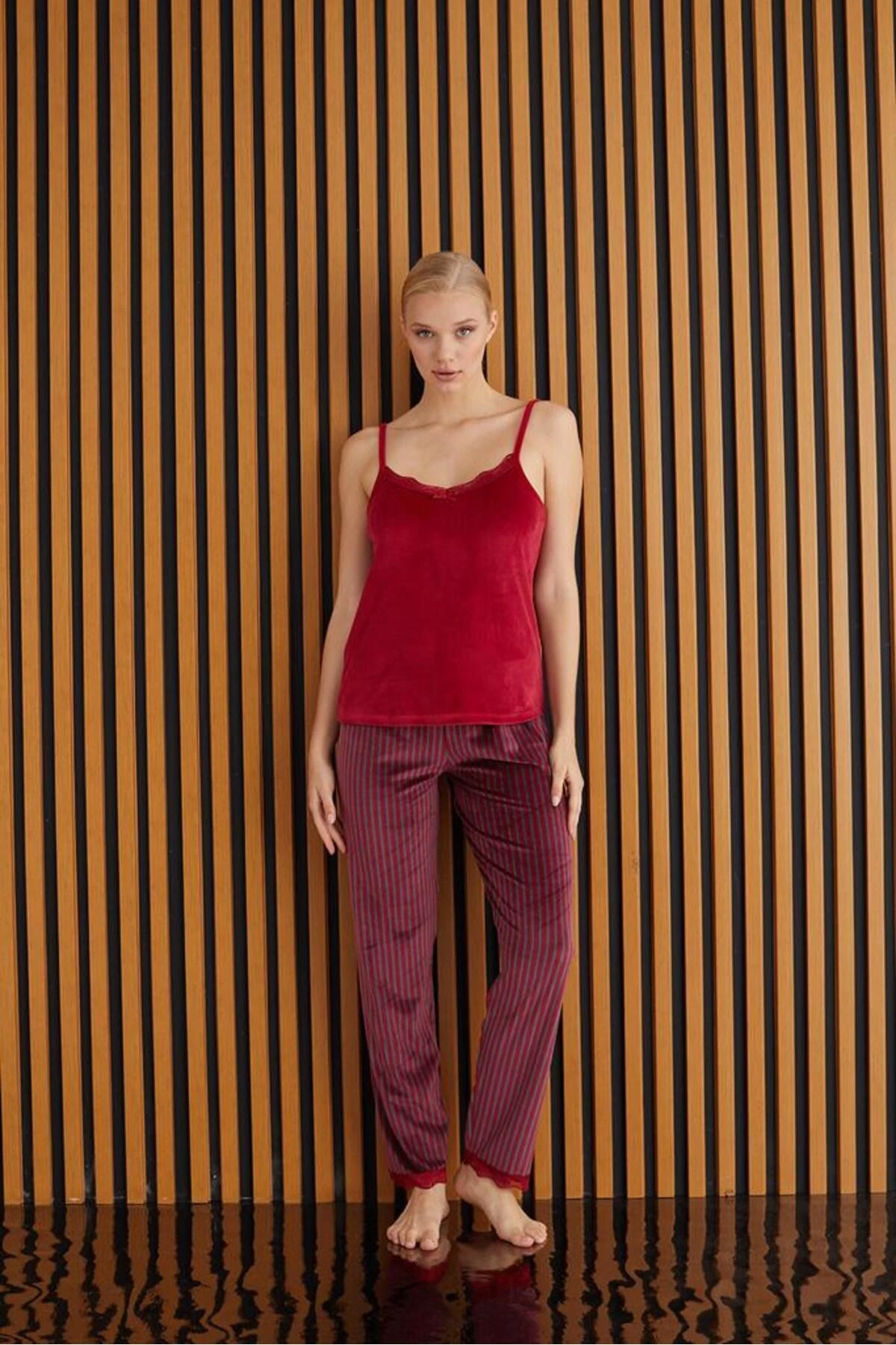 Vuntal Kadın Fransız Kadife Sabahlıklı Kışlık Pijama Takımı Şeritli