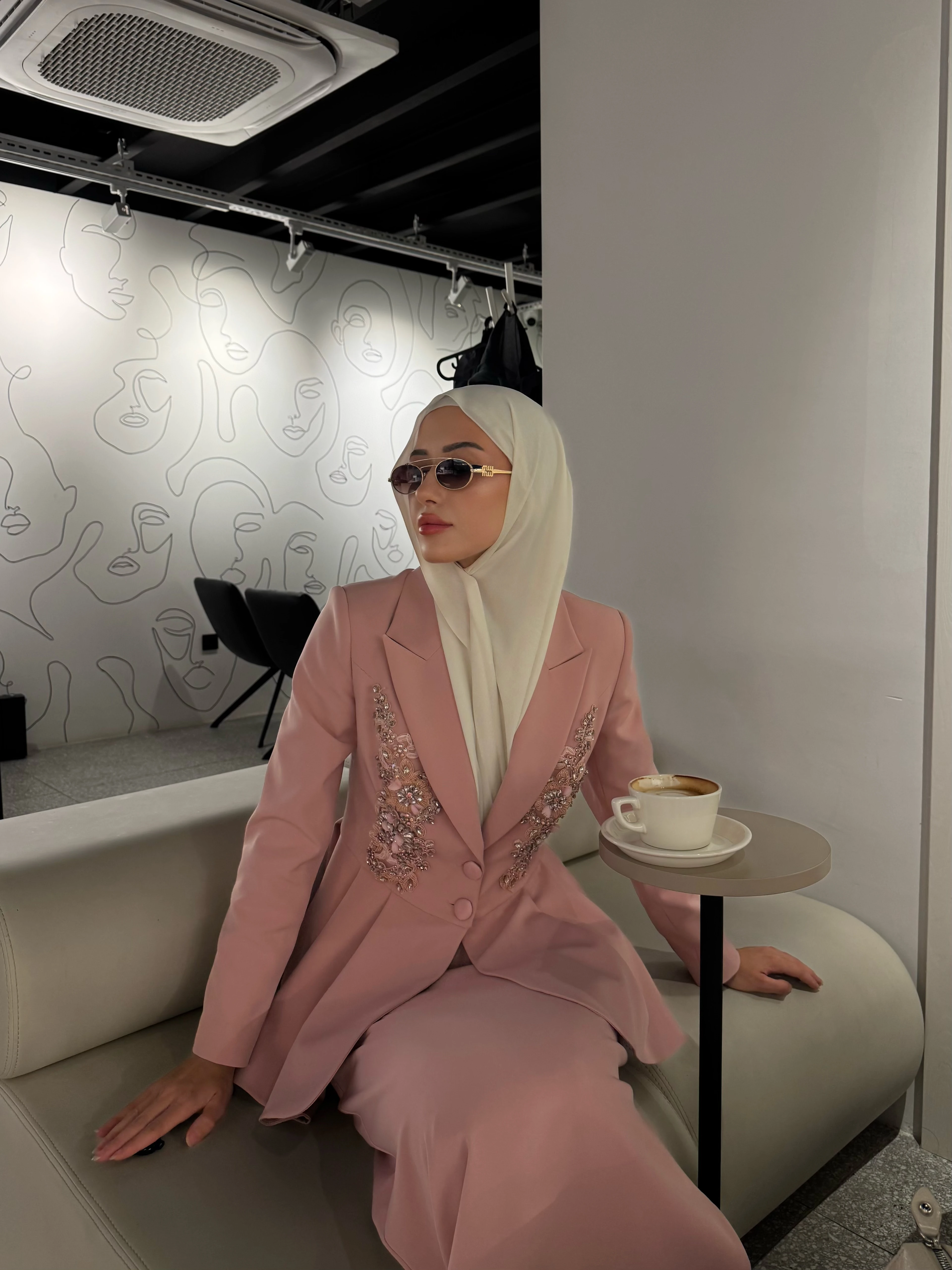 El İşlemeli Volanlı Blazer Etekli İkili Takım