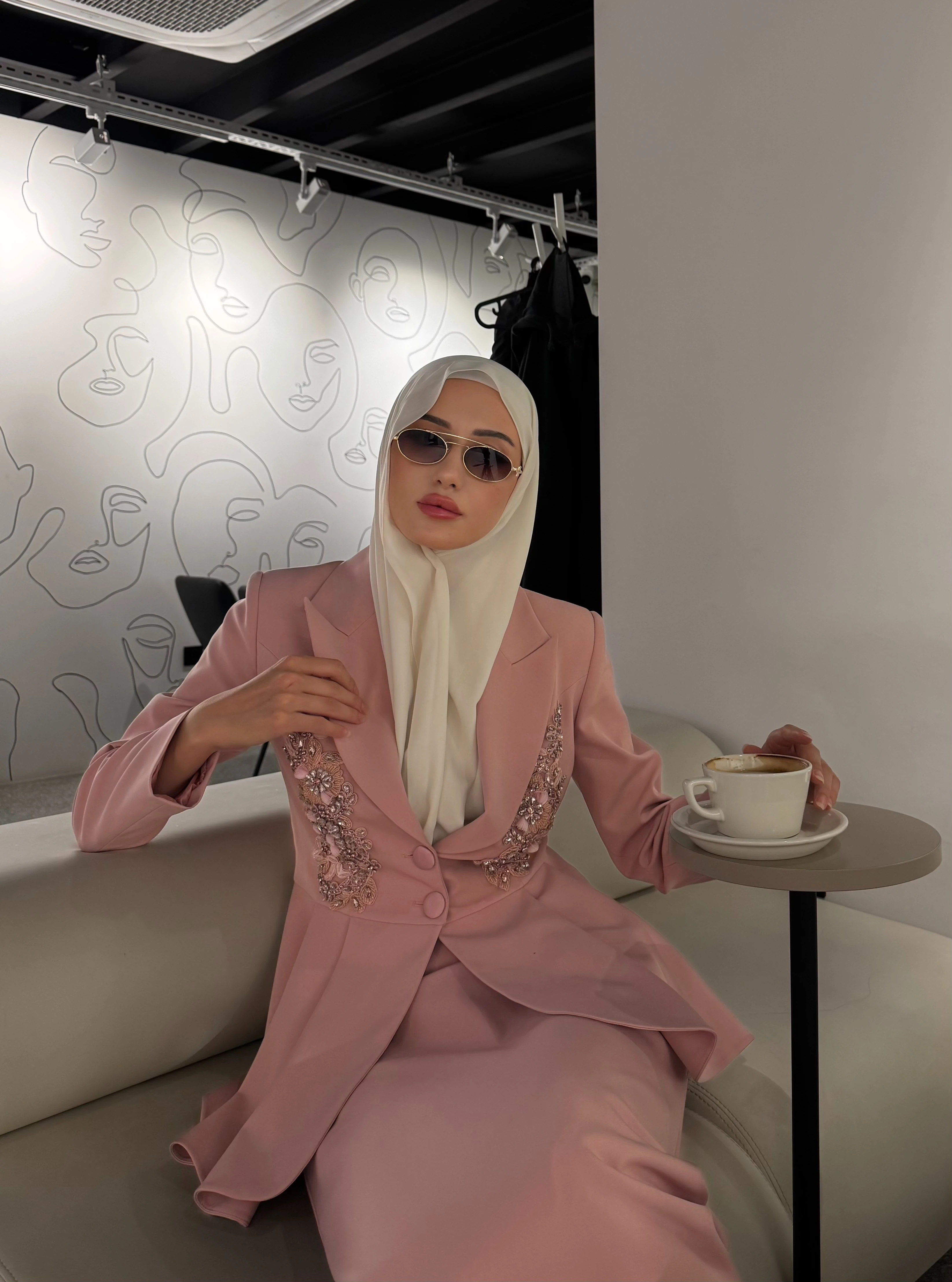 El İşlemeli Volanlı Blazer Etekli İkili Takım