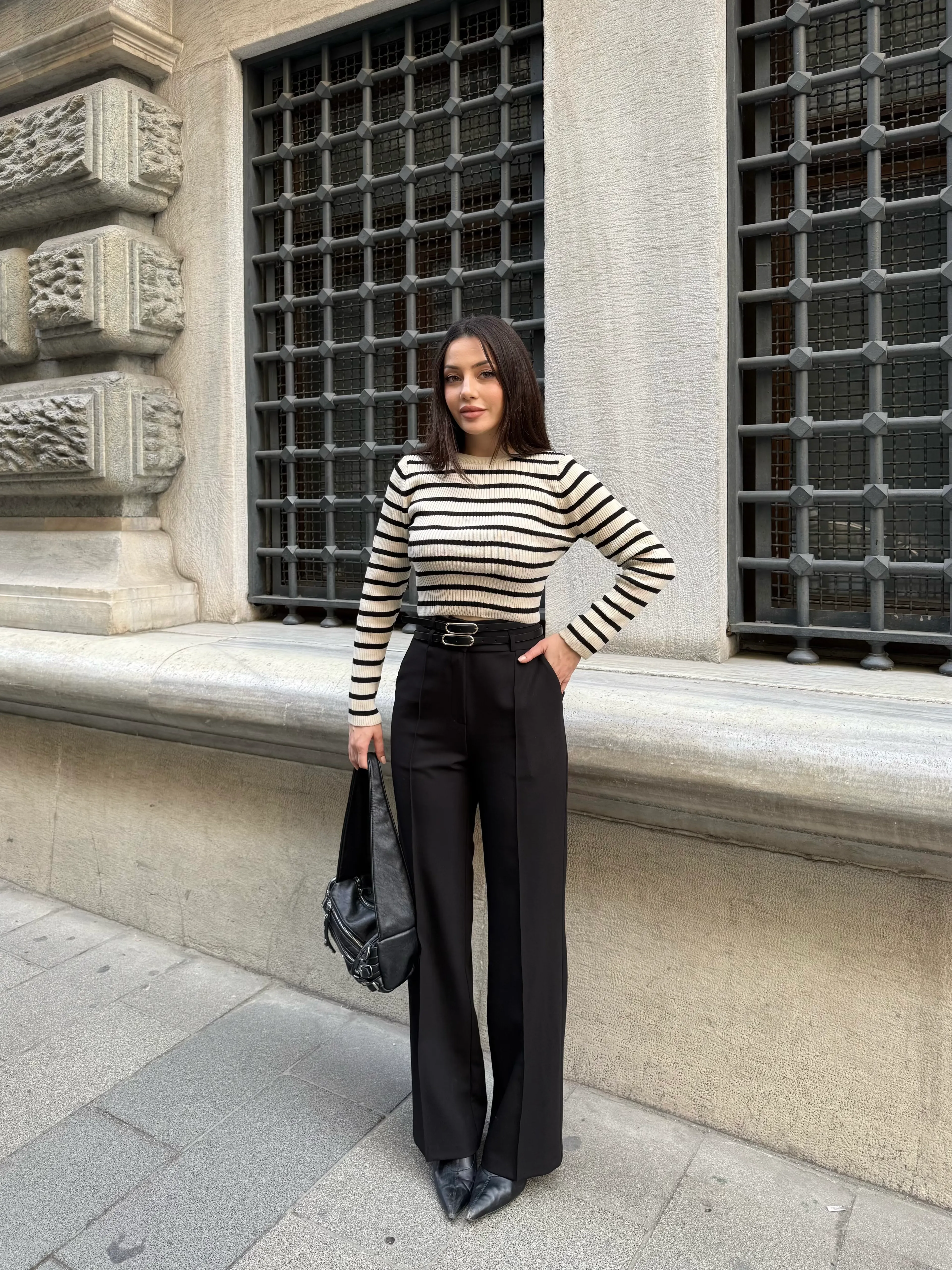 Sırtı Kemer Dekolteli KAZAK