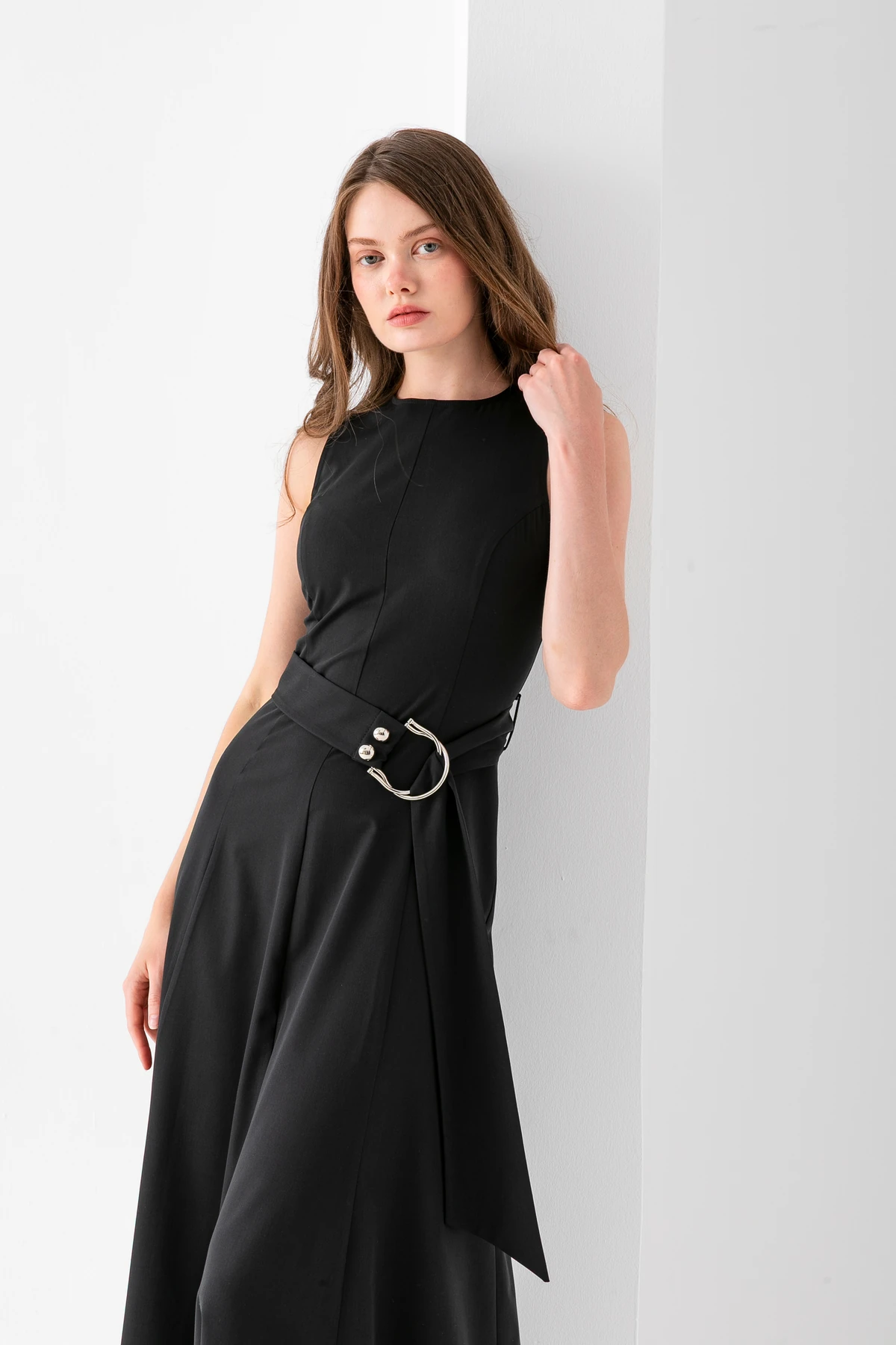 Kolsuz Uzun Kuşaklı Elbise Poliviskon