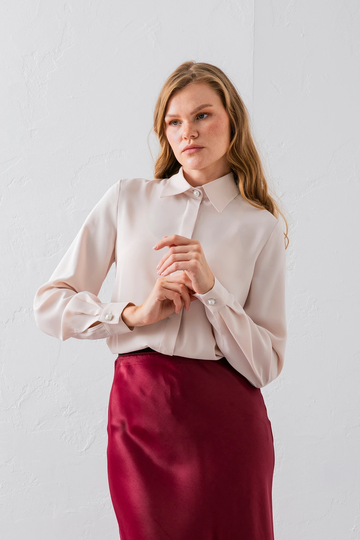 GİZLİ DÜĞMELİ İNCE DETAY GÖMLEK