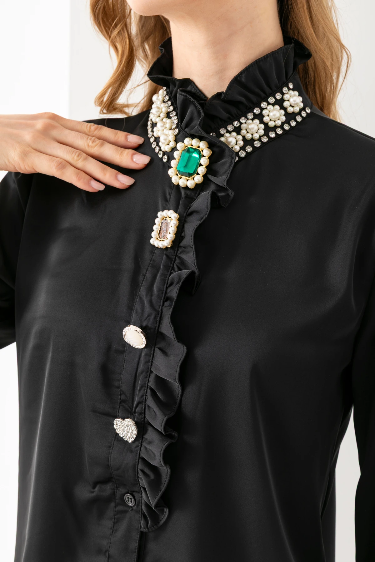 Kadın Aksesuar Detaylı Saten Gömlek