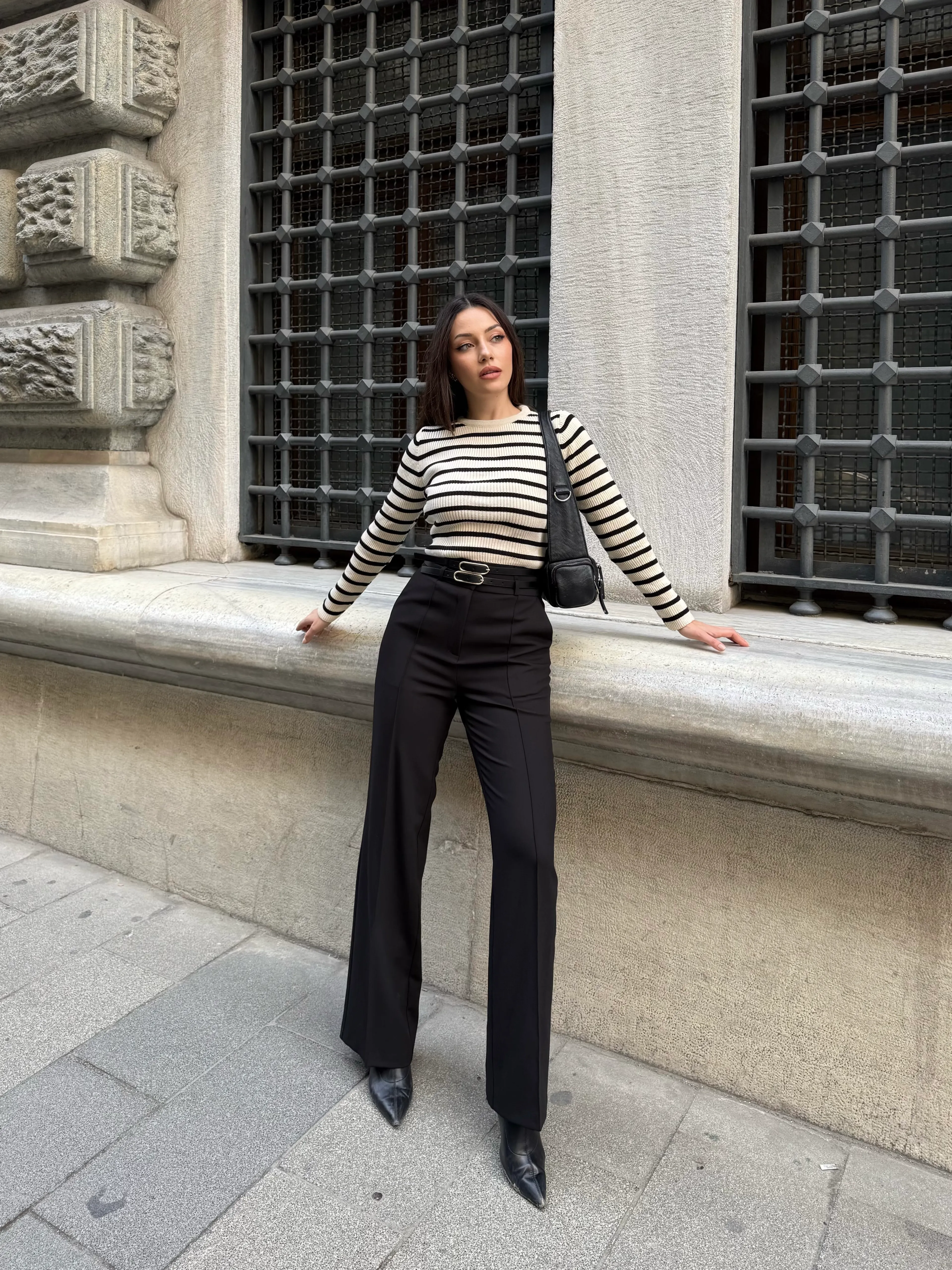 Sırtı Kemer Dekolteli KAZAK