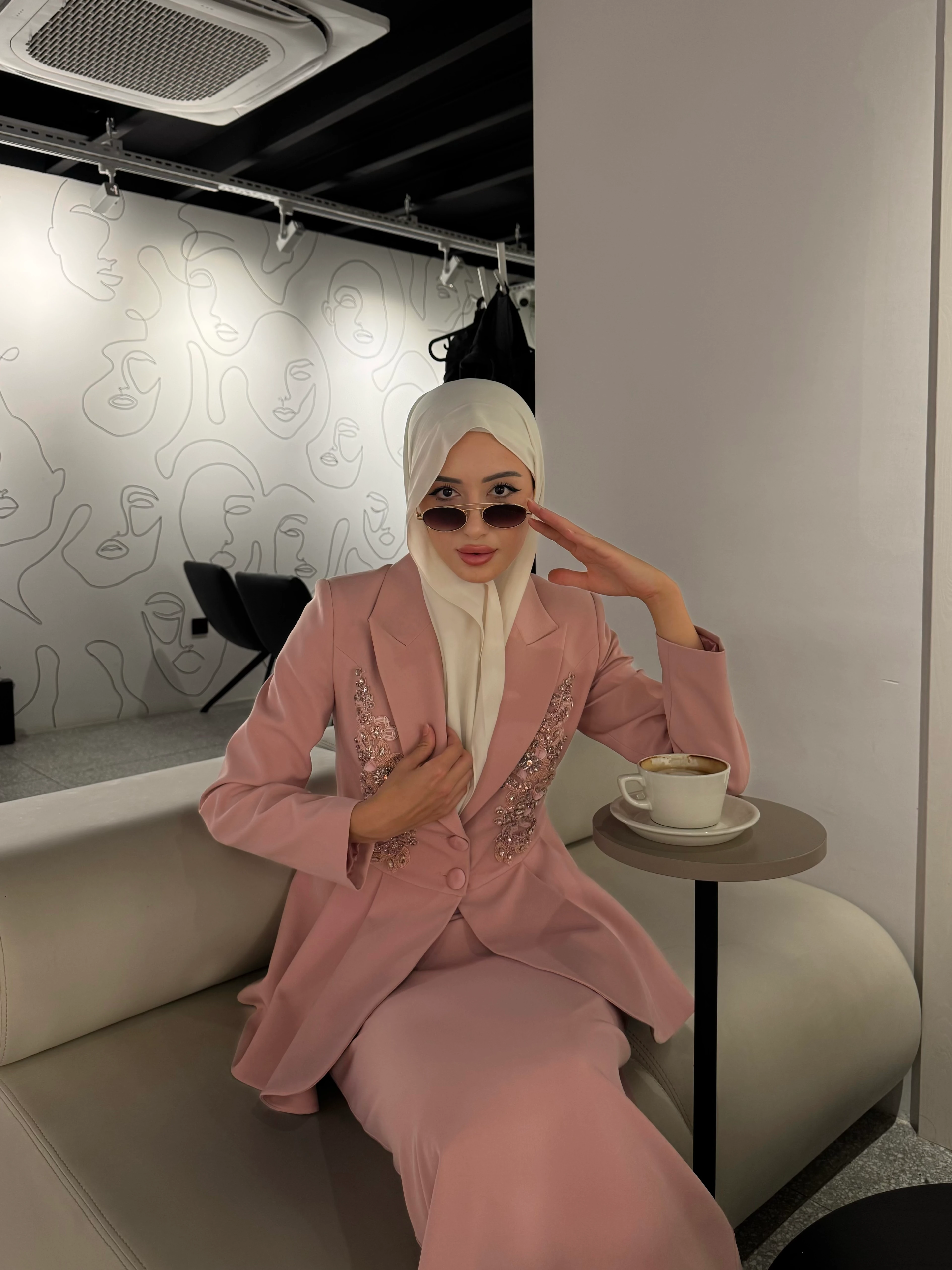 El İşlemeli Volanlı Blazer Etekli İkili Takım