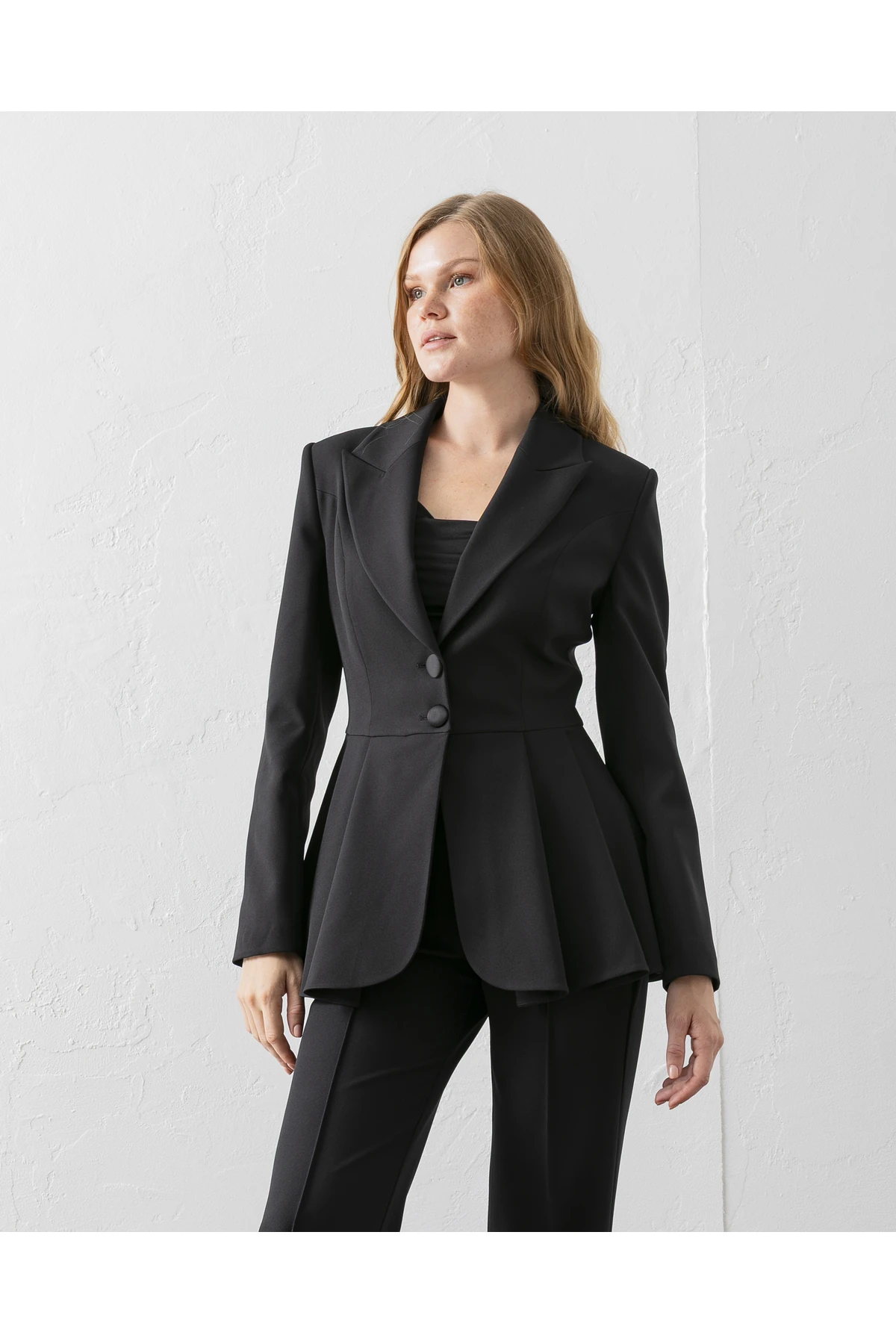 Volanlı Blazer İkili Pantolonlu Takım