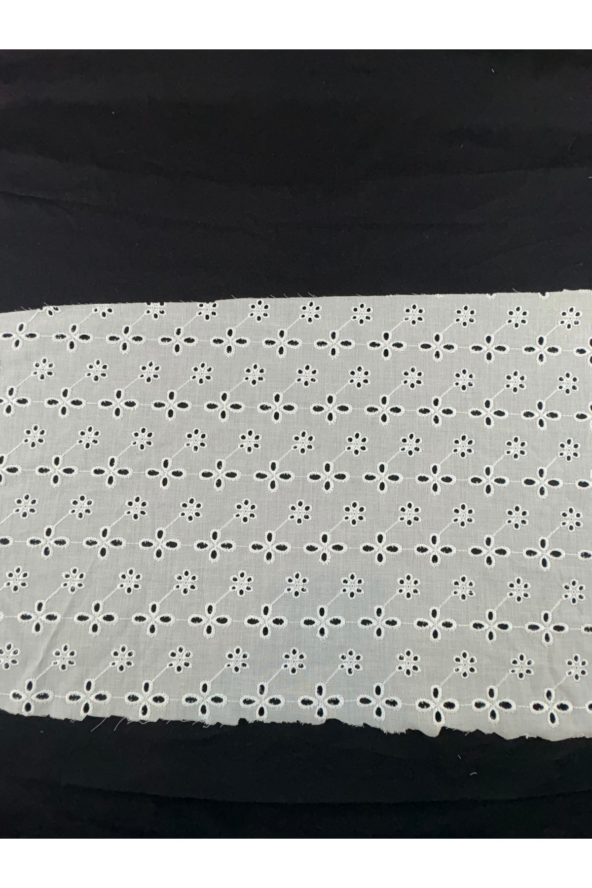 Çiçek Desenli Brode 1 metre