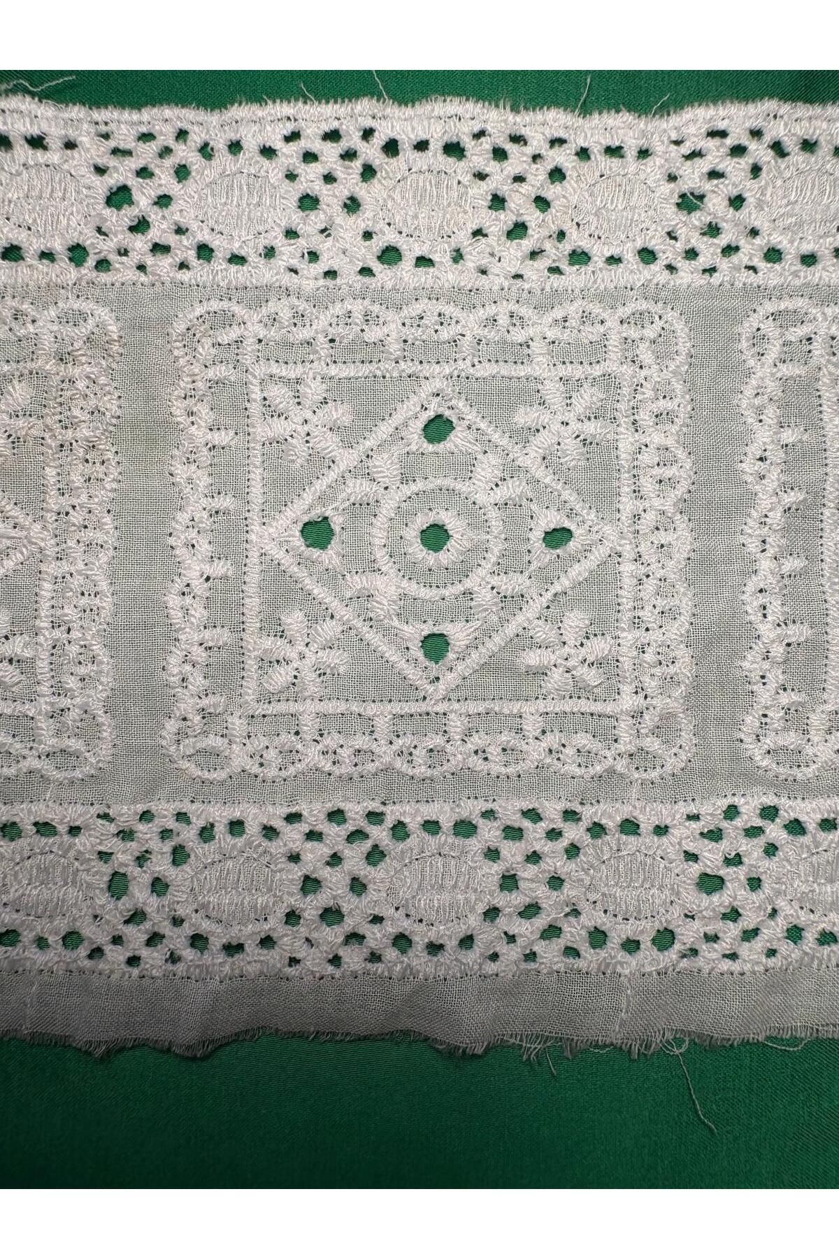 Güpür Dantel Beyaz Çiçek Desenli
