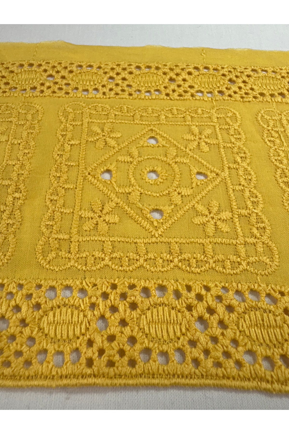 Kare Desenli Güpür 1 metre