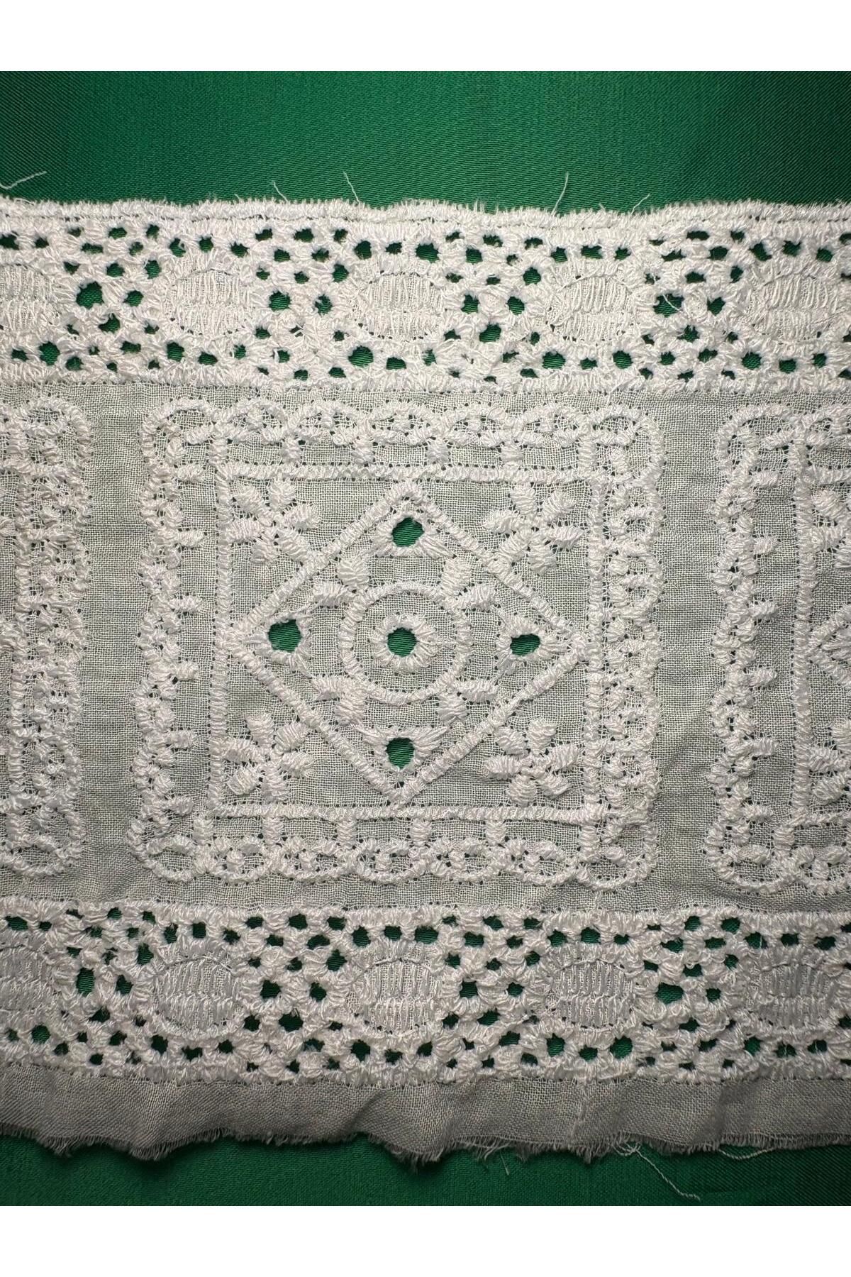 Güpür Dantel Beyaz Çiçek Desenli