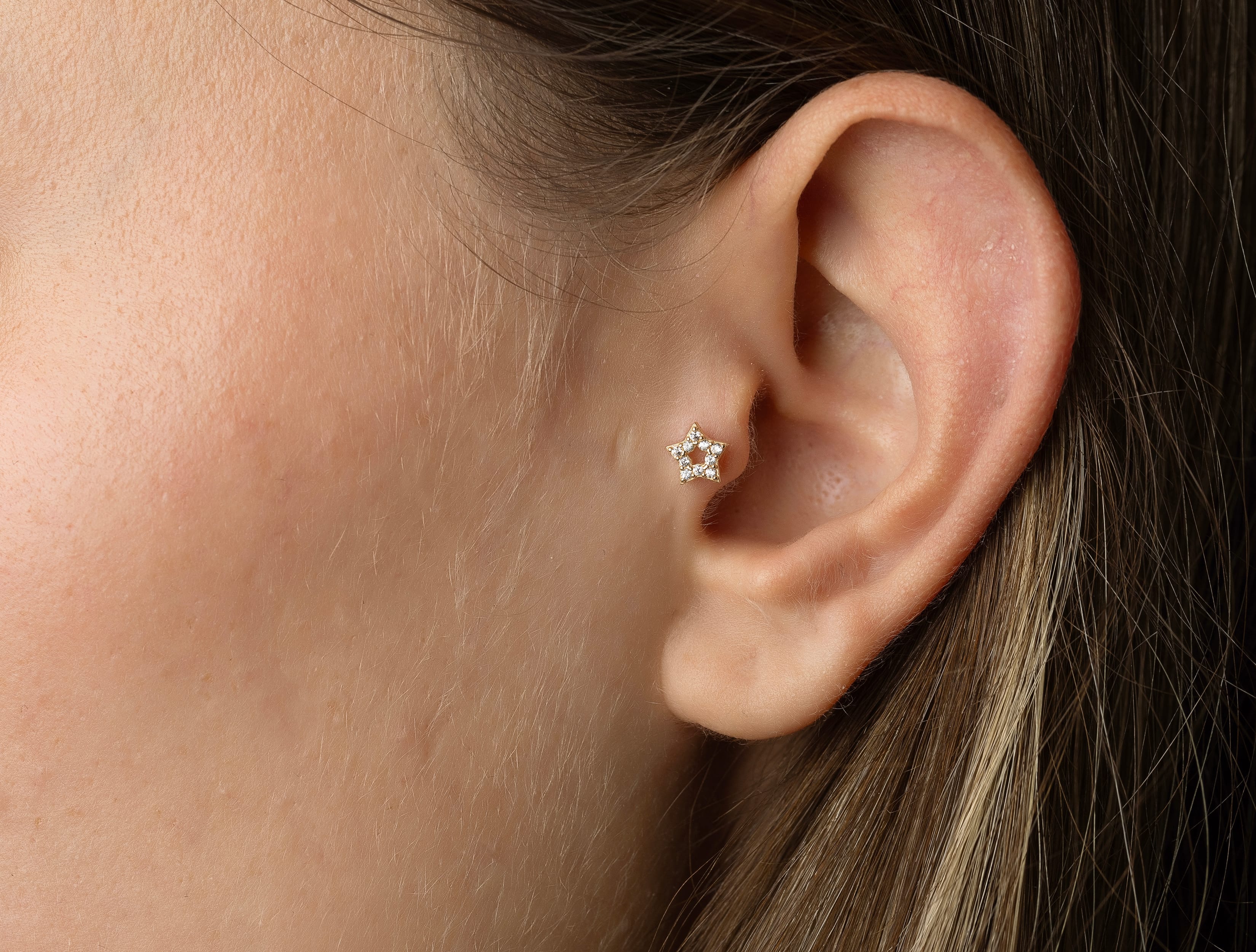 Altın Yıldız Tragus Piercing