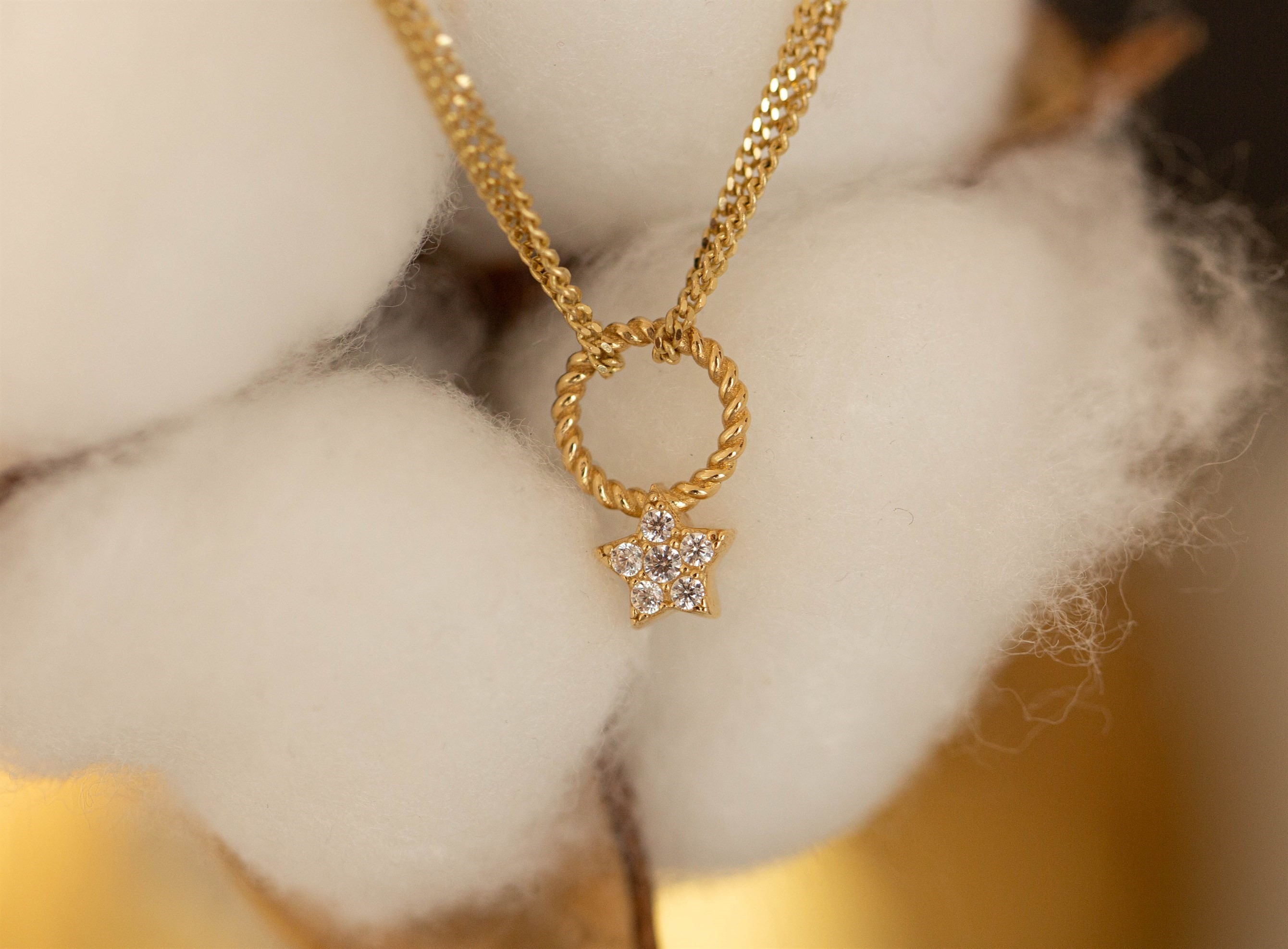 Altın Choker Yıldız Kolye