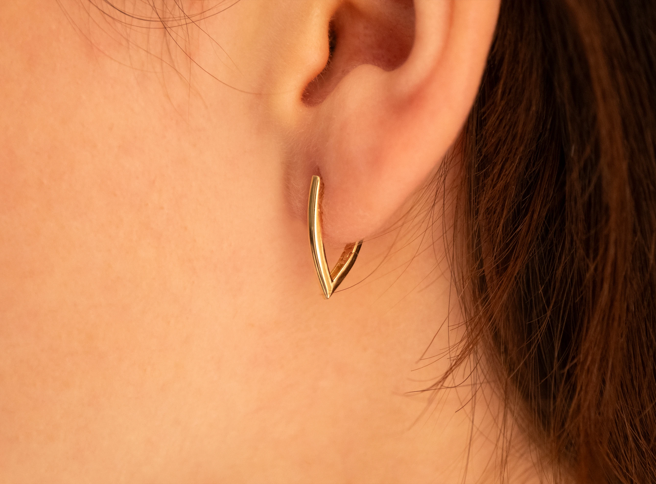 Altın Midi Üçgen V Küpe