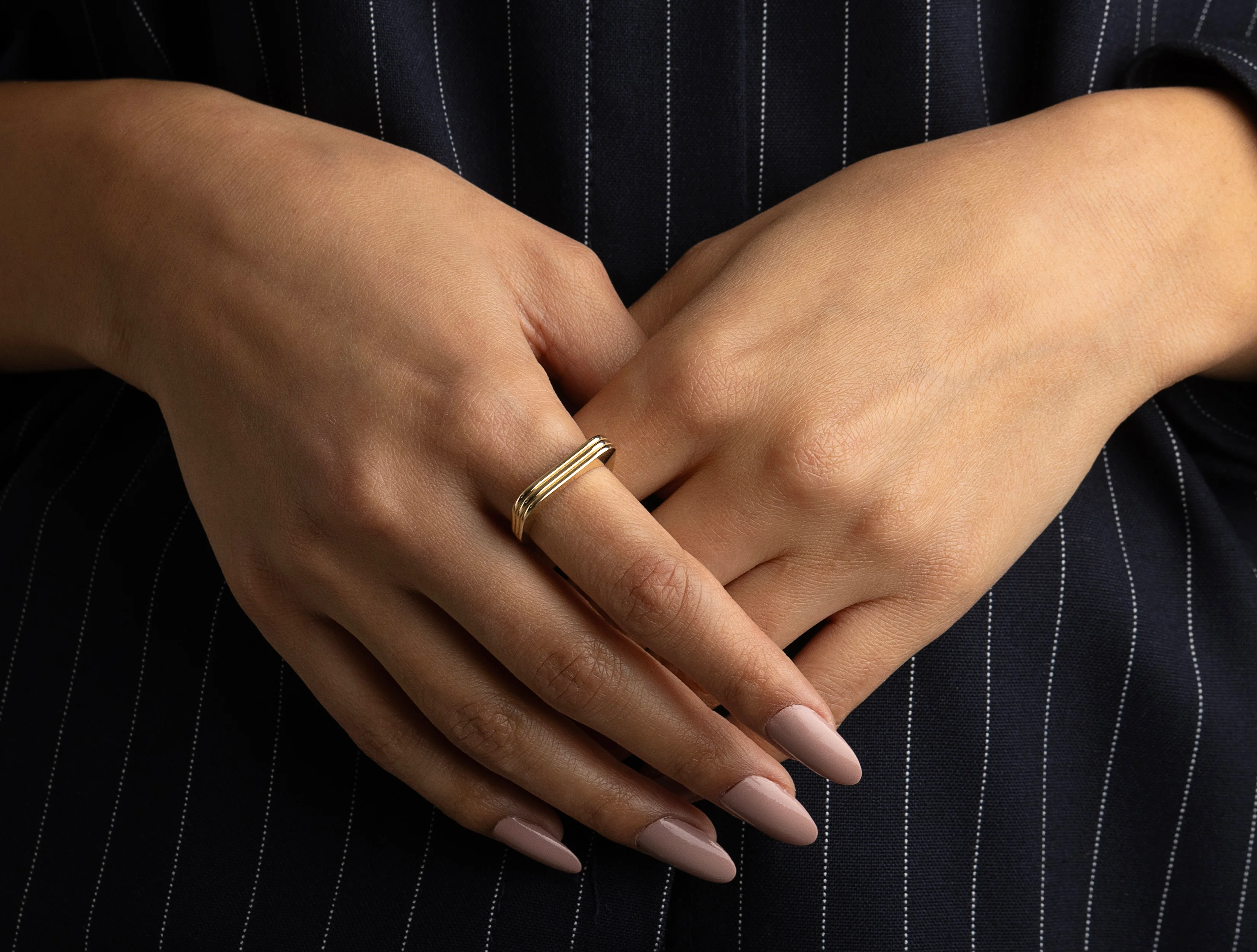 Altın Bombeli Kare Yüzük