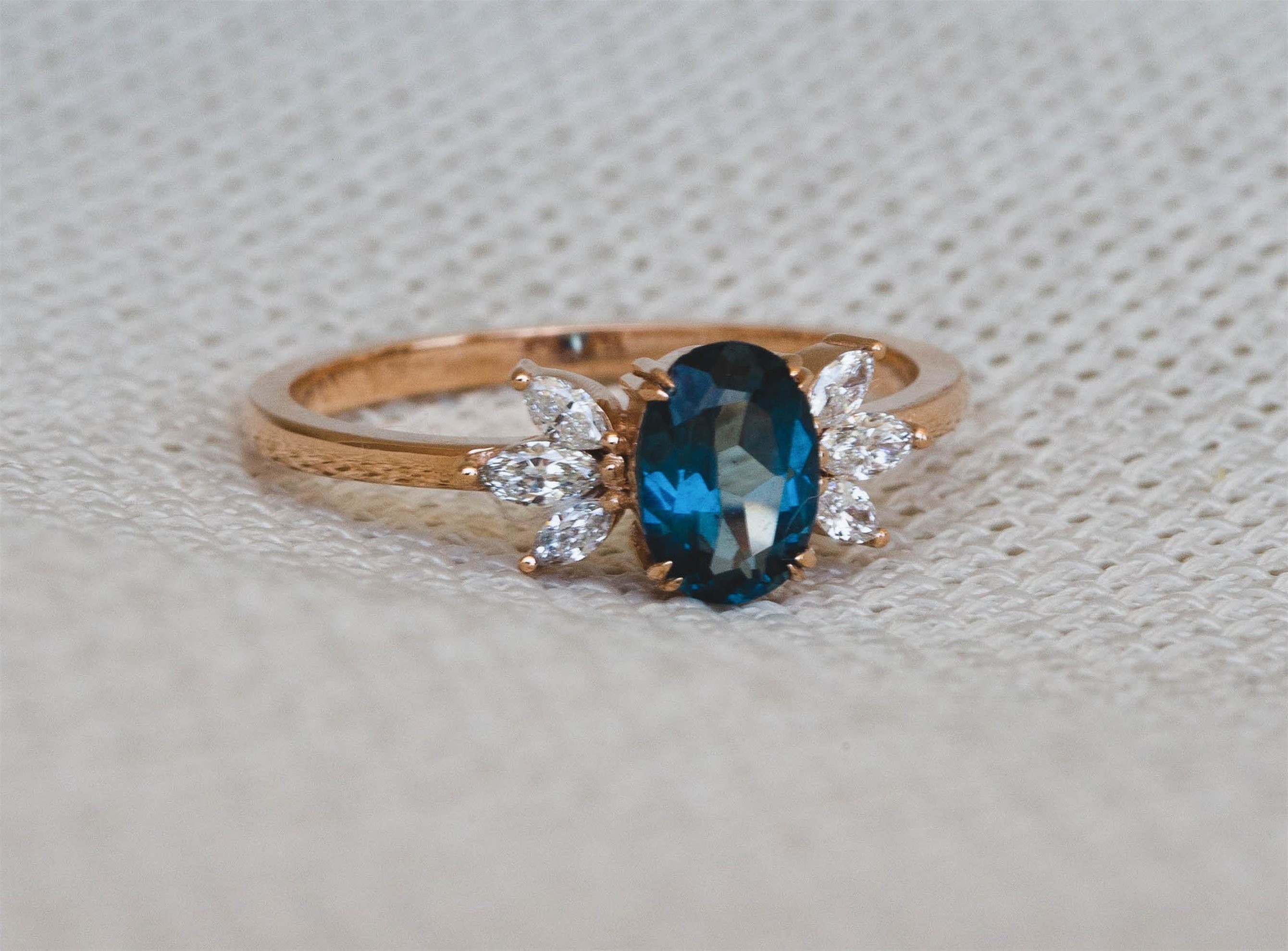 Blue Topaz Tasarım Pırlanta Yüzük