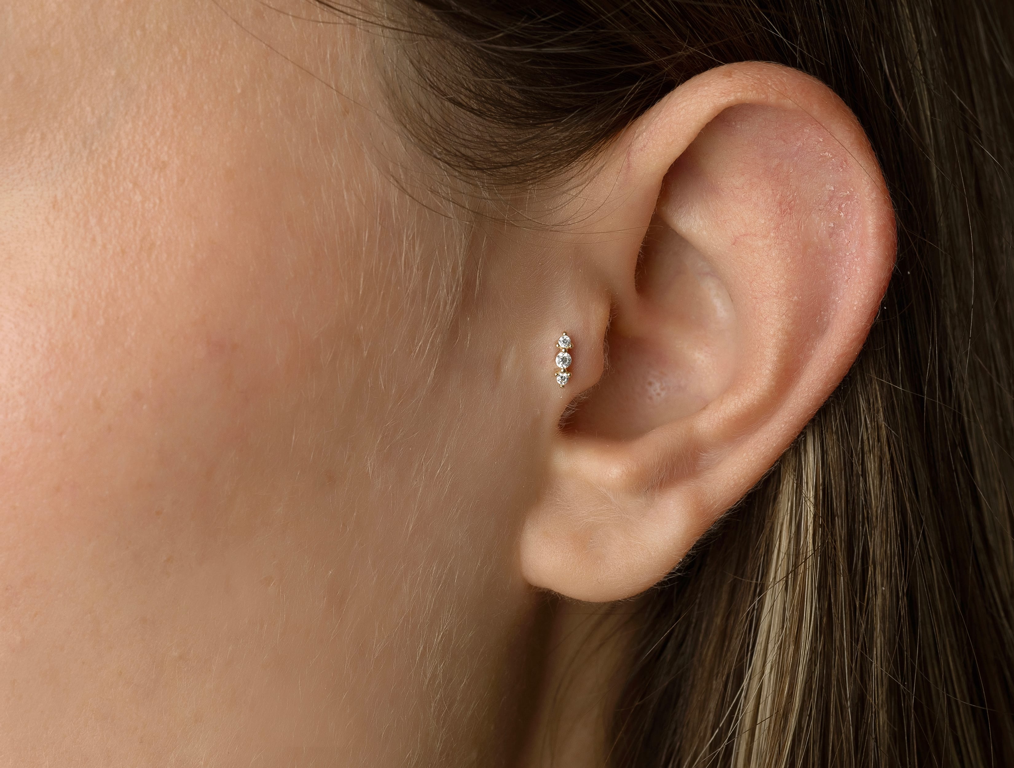 Altın Taşlı Tragus Piercing