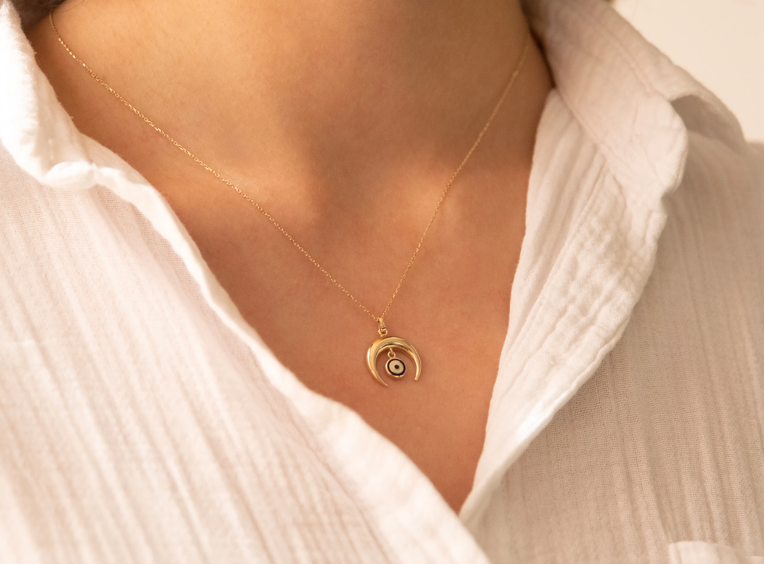 Altın Hilal Ve Nazar Boncuklu Kolye