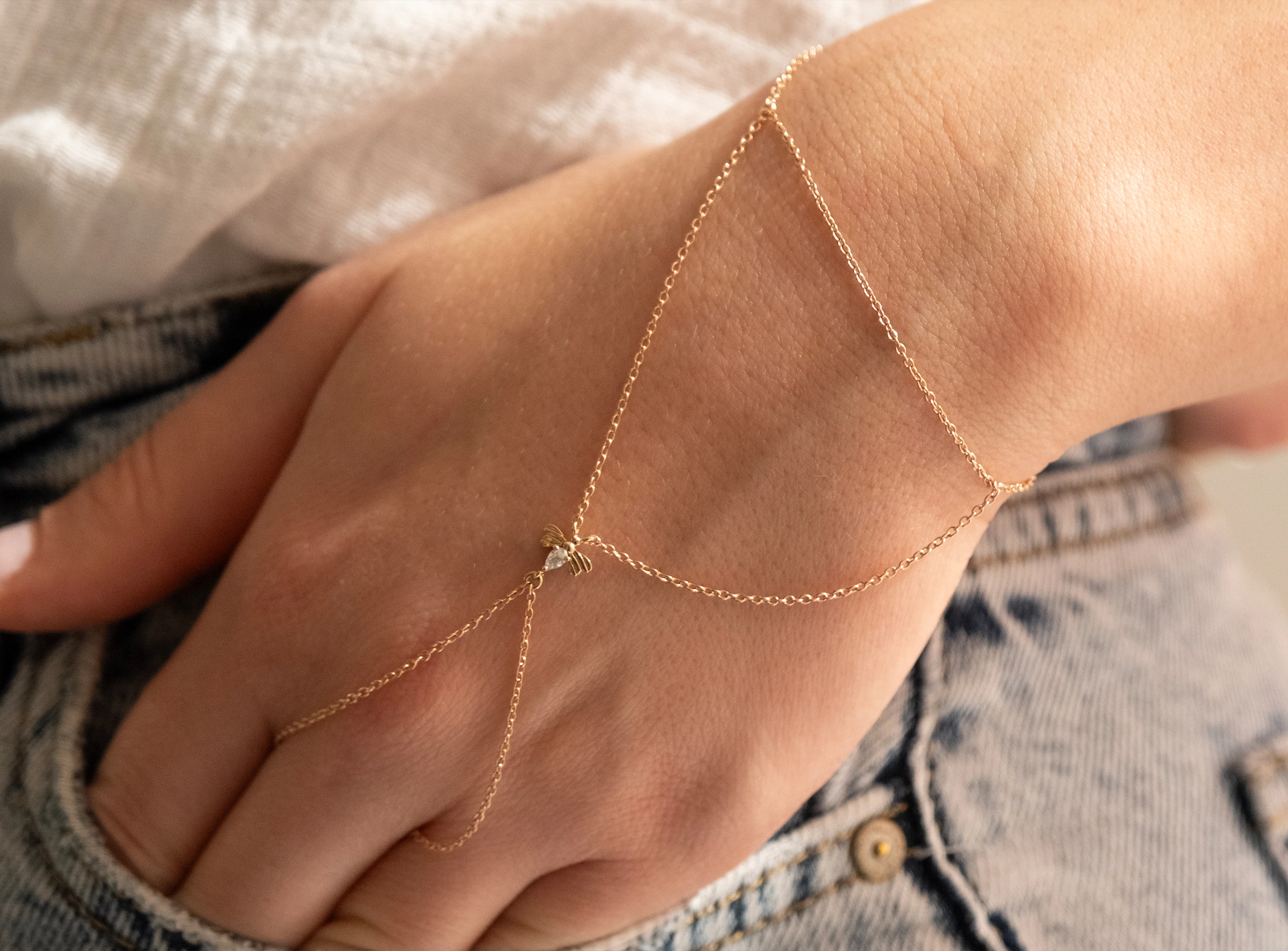 0,05ct Pırlanta Arı Şahmeran Bileklik