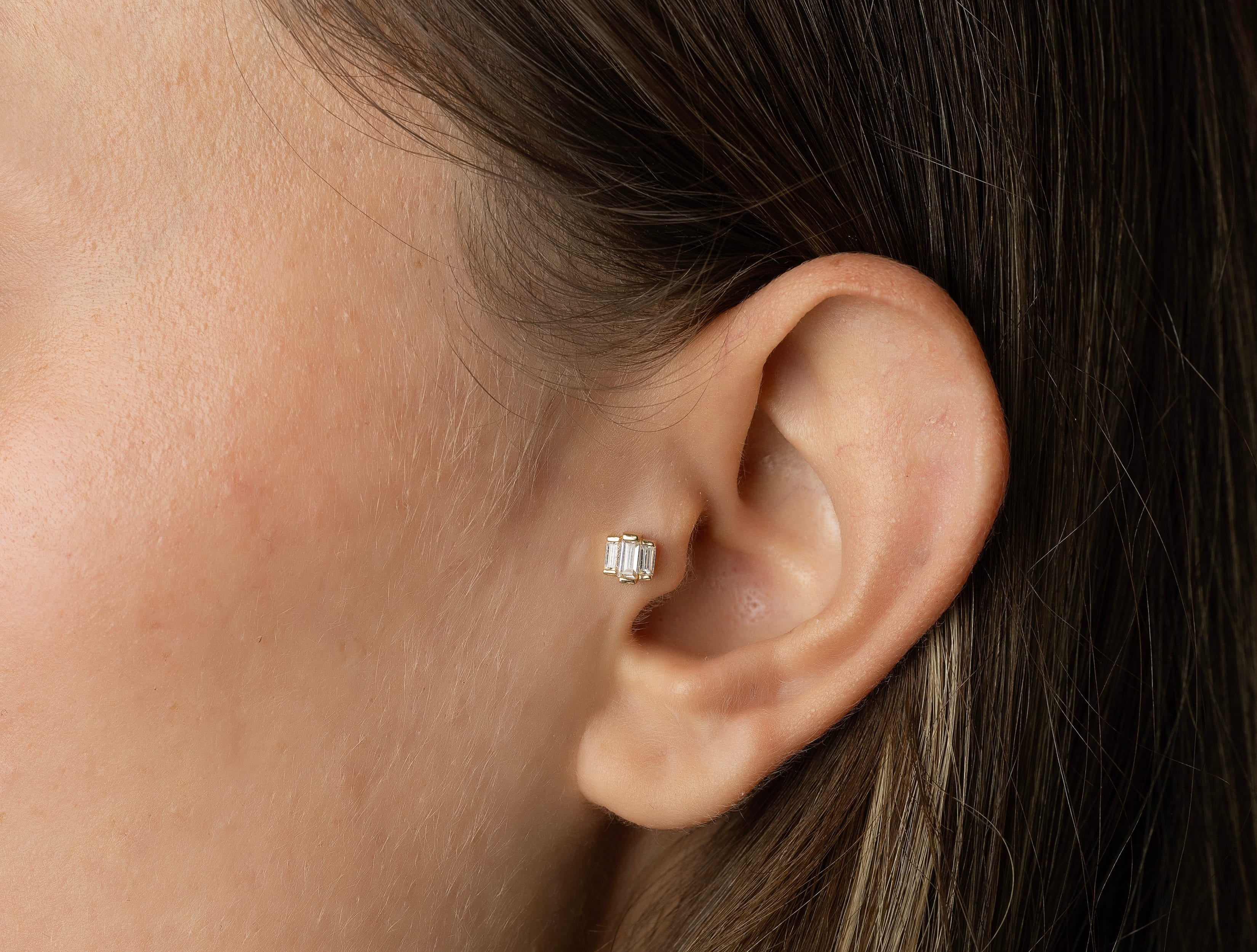 Altın Baget Taşlı Tragus Piercing
