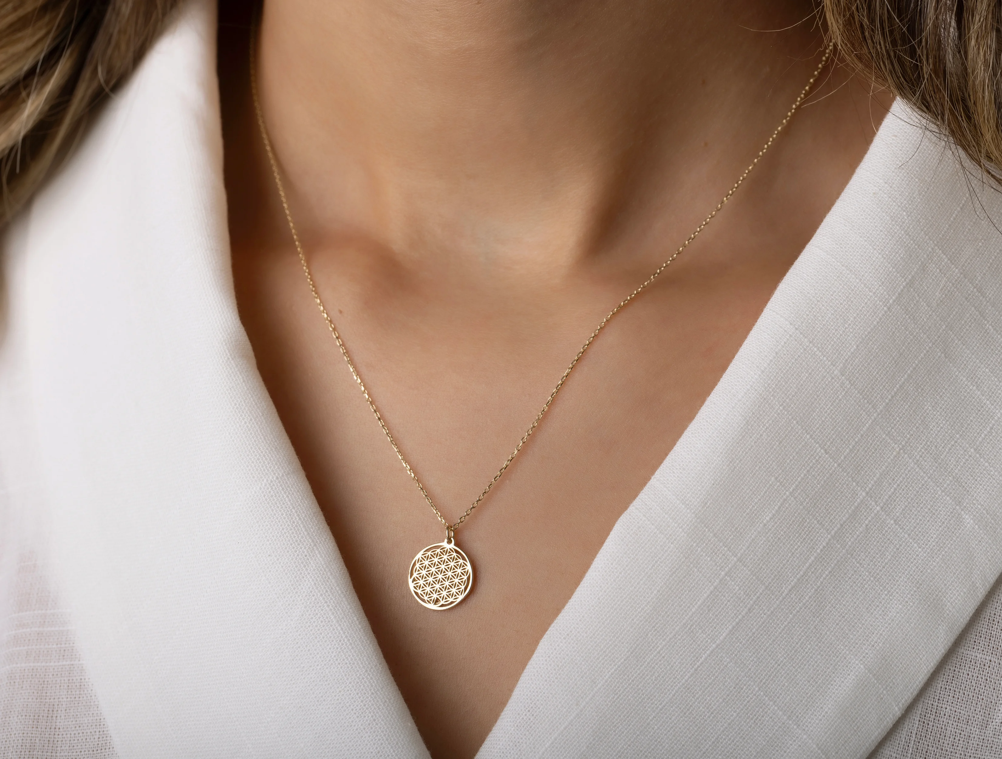 Altın Yaşam Çiçeği Kolye