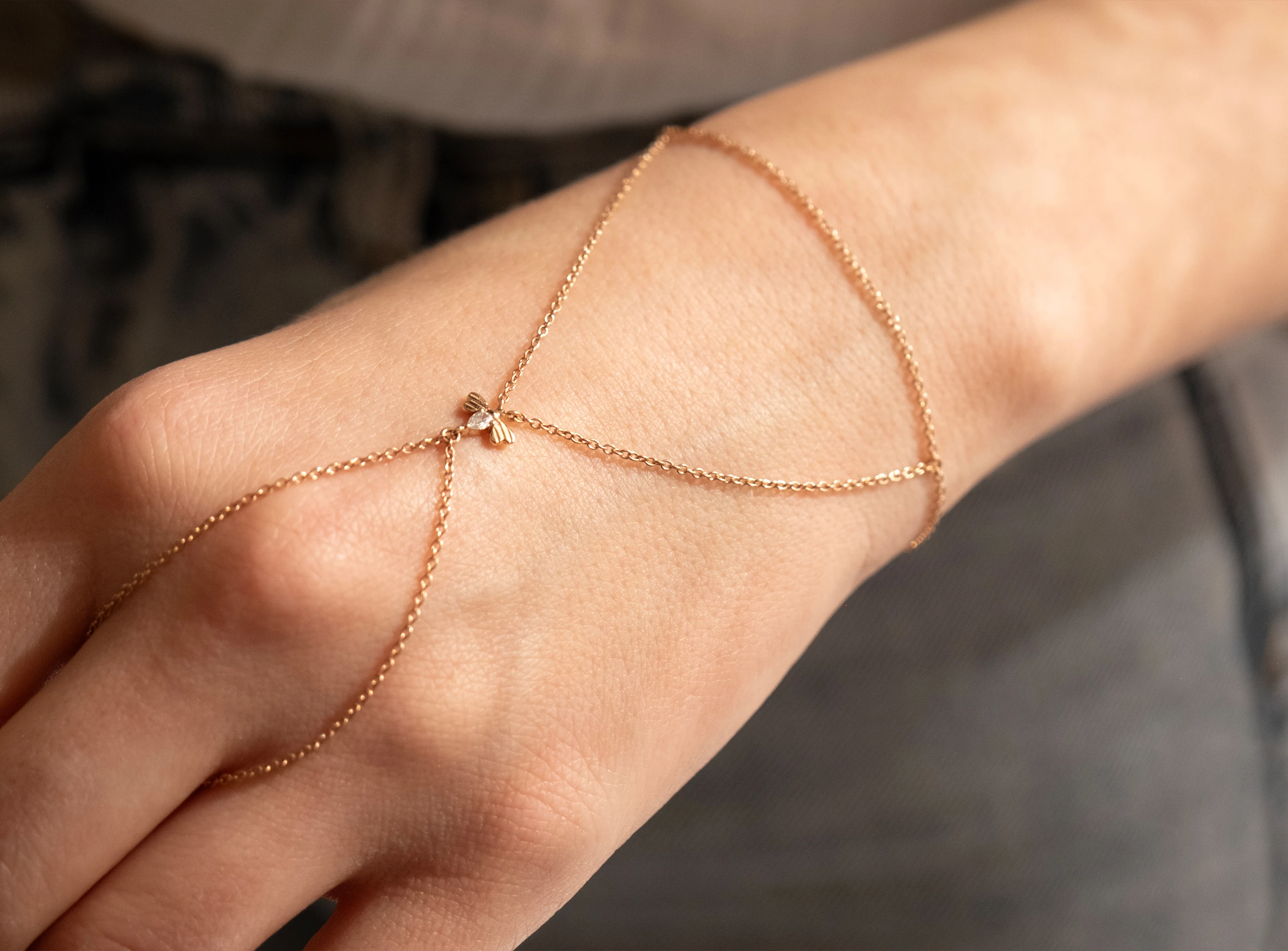 0,05ct Pırlanta Arı Şahmeran Bileklik