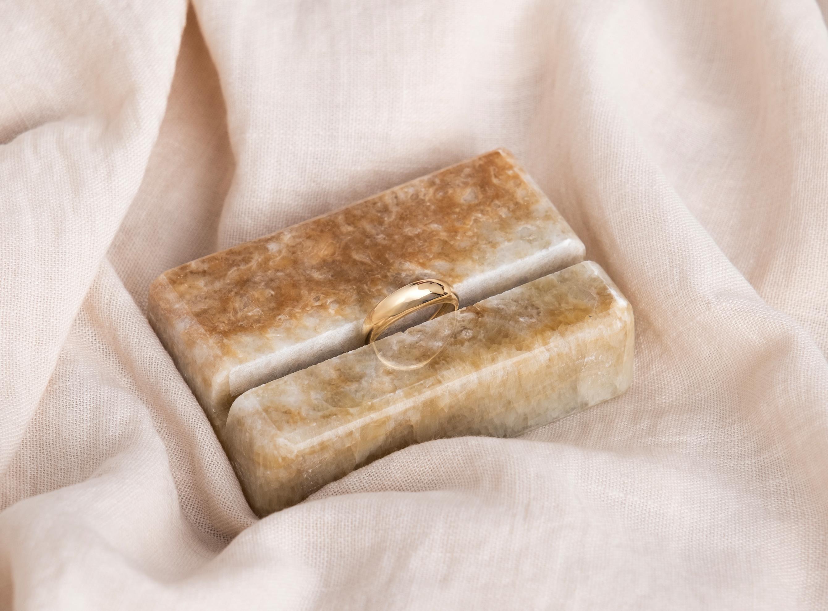 Altın Bombeli Yüzük