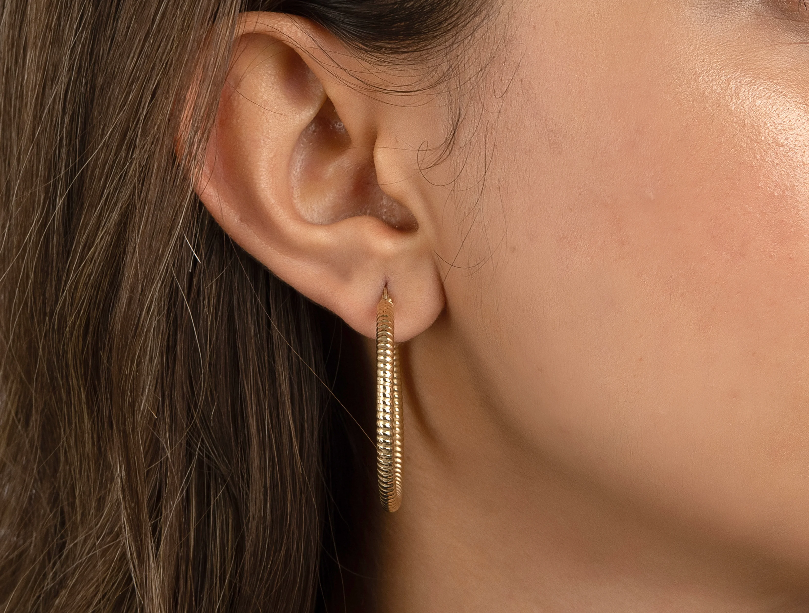 Altın Dokulu Halka Küpe Large