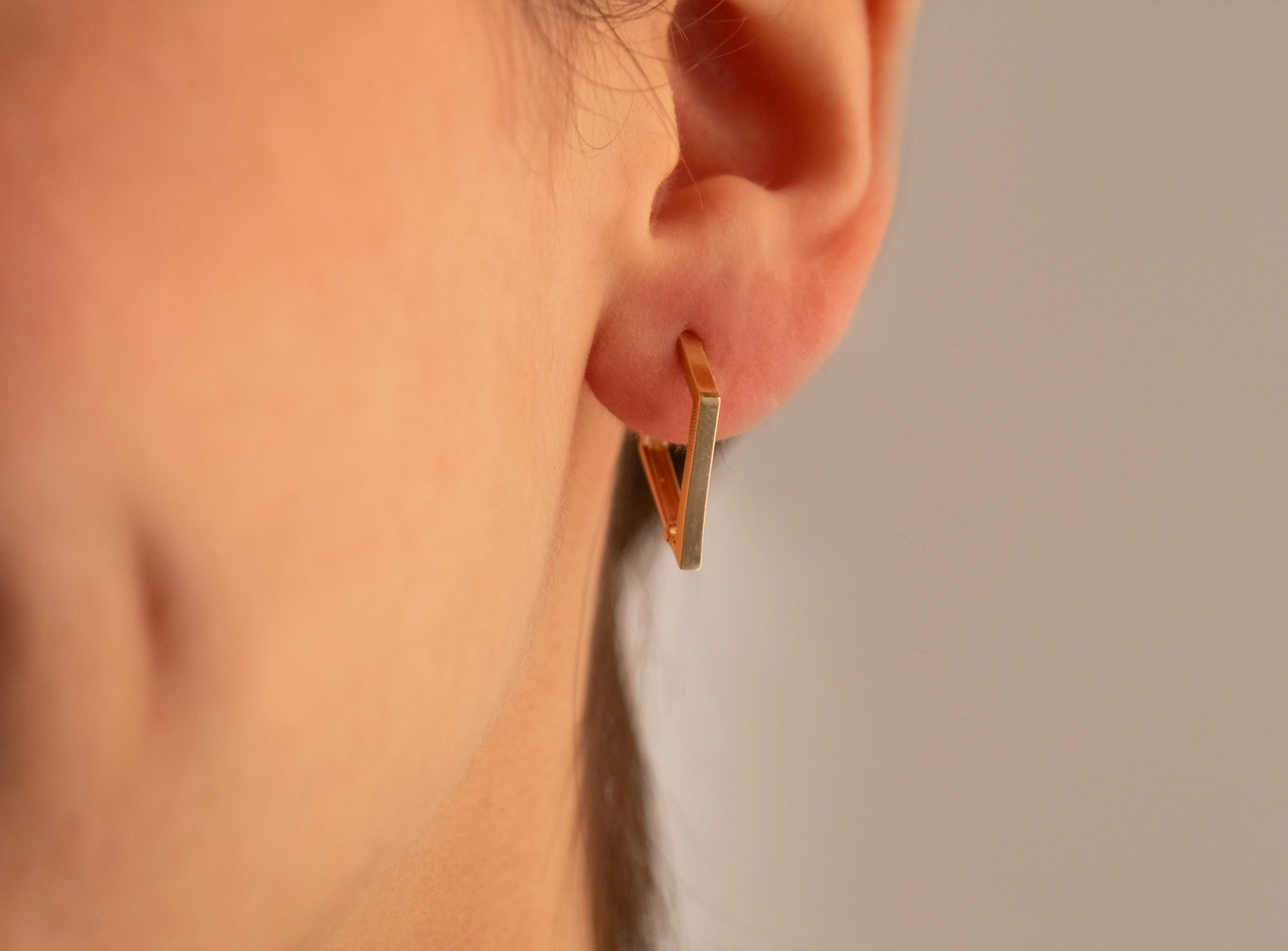 Altın Üçgen Geometrik Küpe