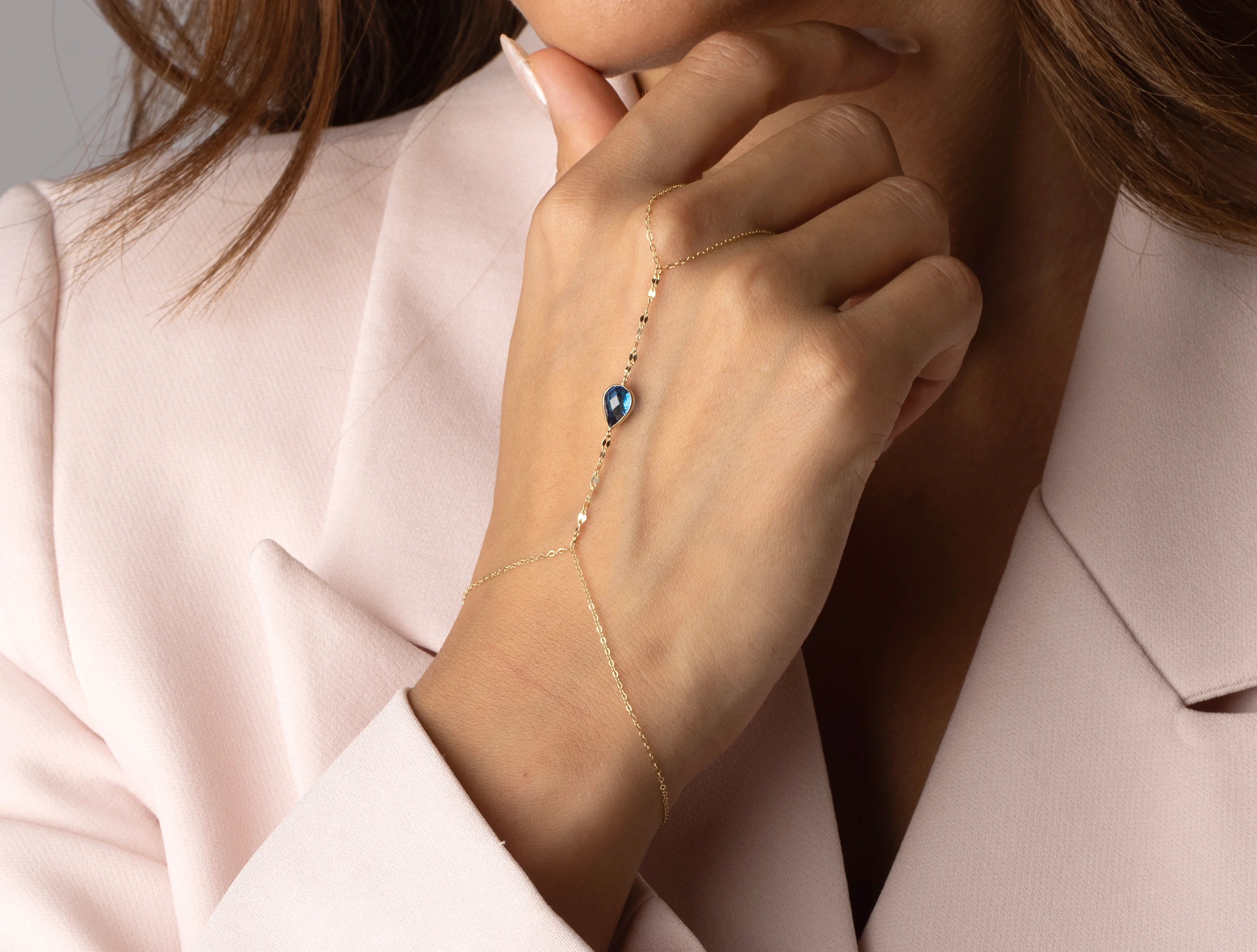 Altın Renkli Taşlı Şahmeran Bileklik