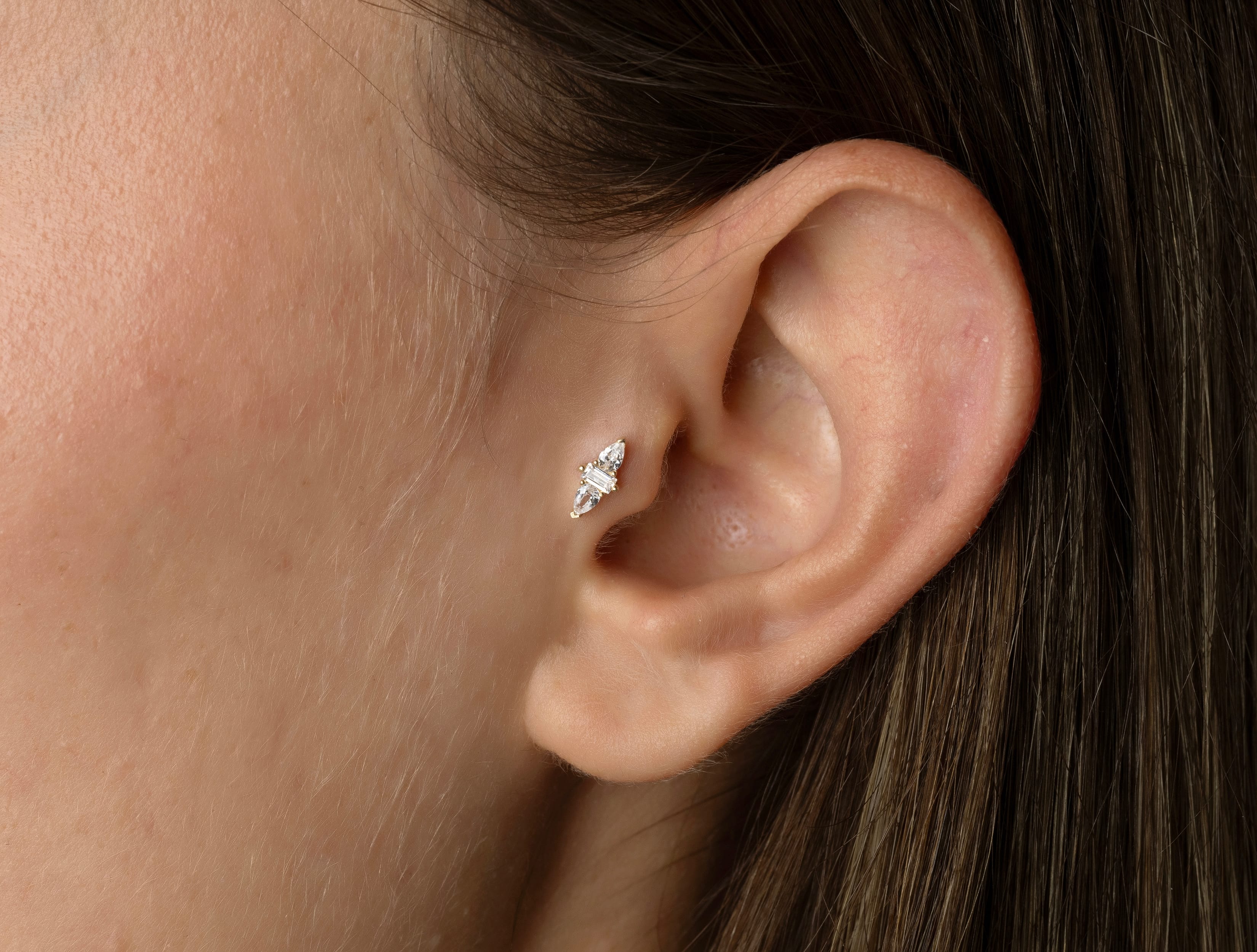 Altın Oval Taşlı Tragus Piercing