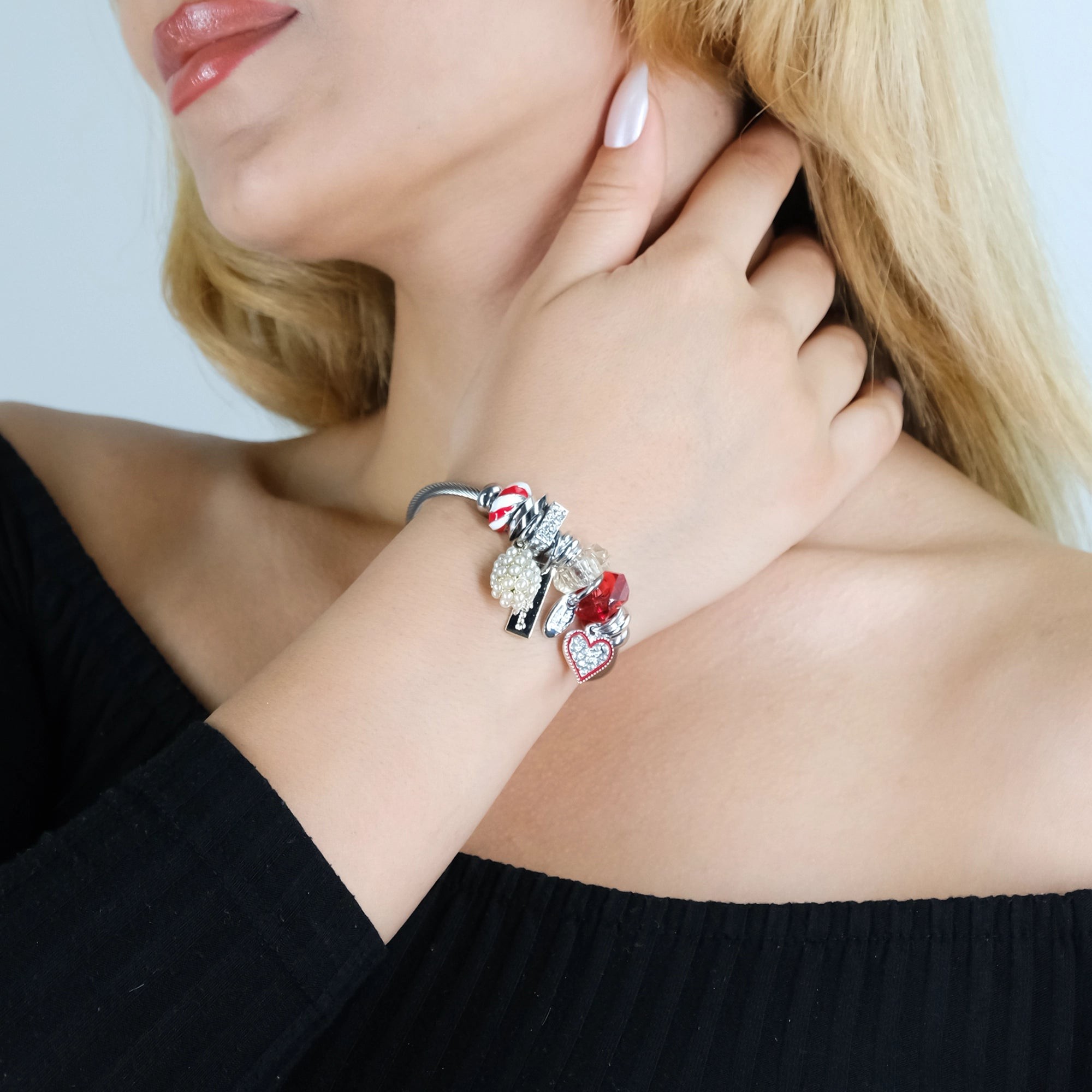 İNCİ TOPUZLU KIRMIZI KALP CHARM BİLEKLİK