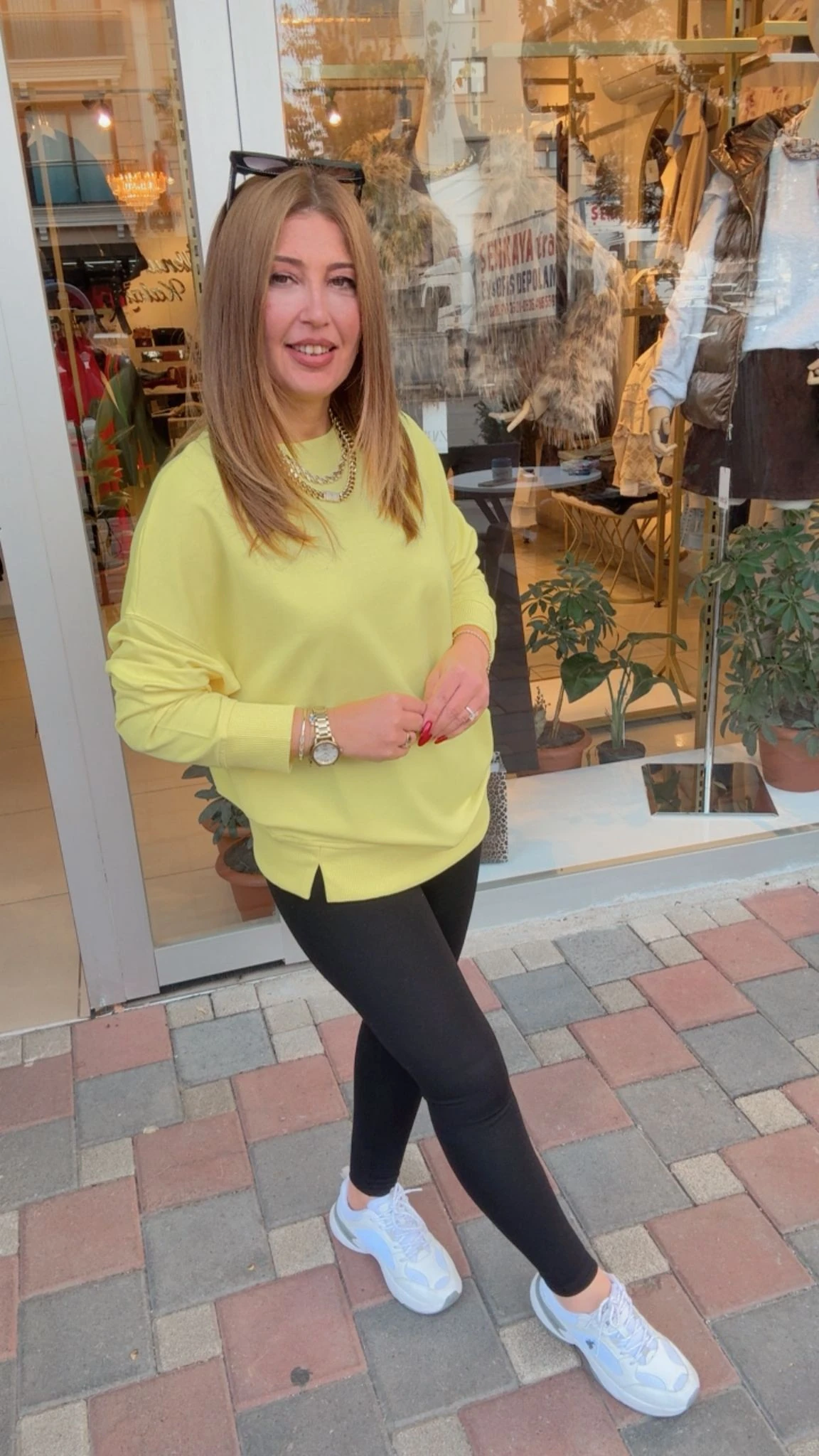 ÖN YIRTMAÇLI SWEATTSHİRT