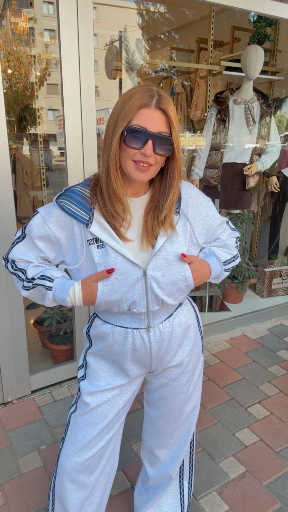 YANLARI ŞERİTLİ EŞOFMAN TAKIM