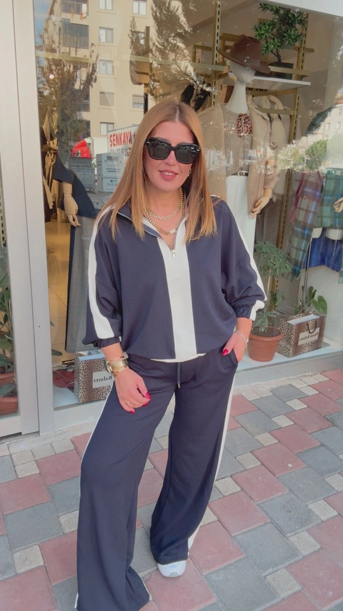 Dik Yaka Fermuarlı Takım