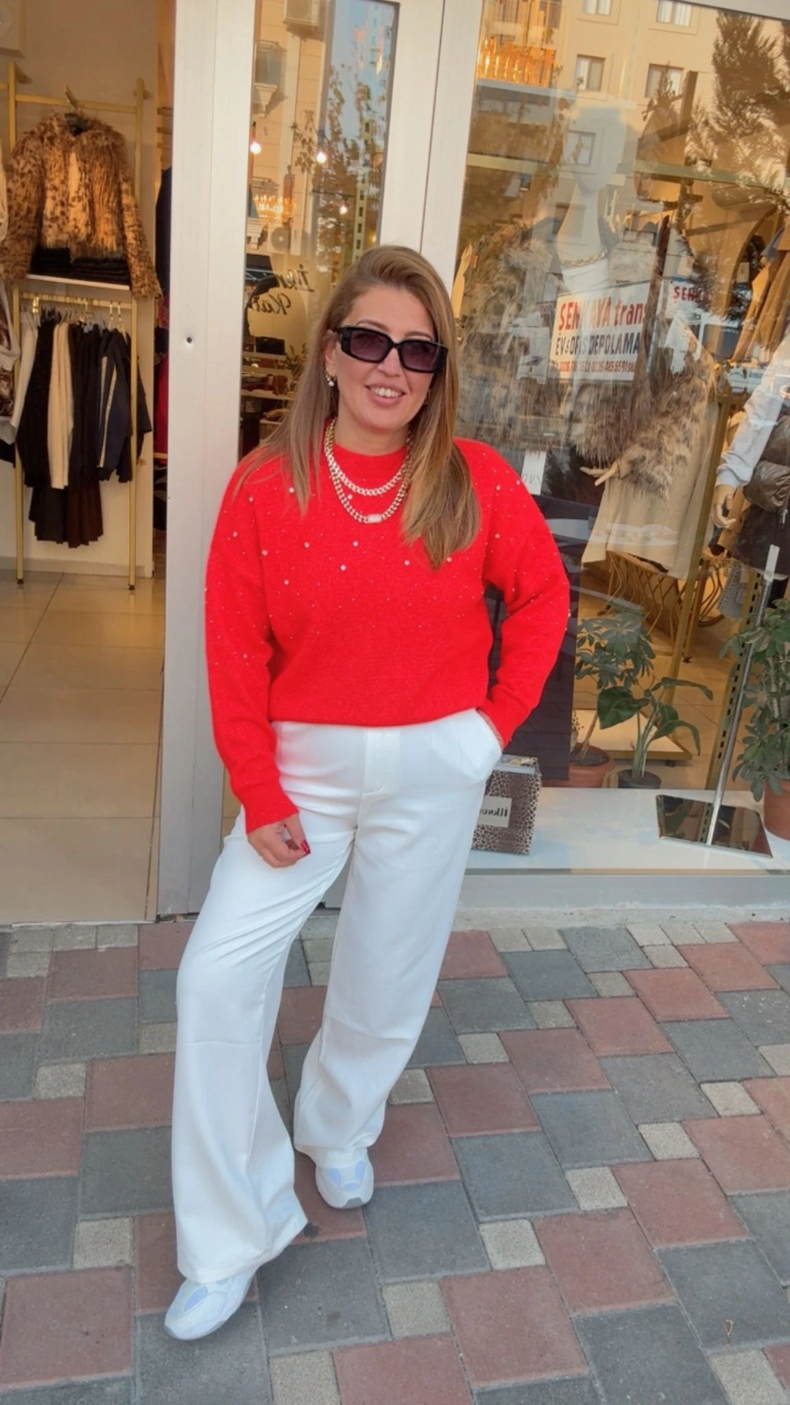 TAŞ İŞLEMELİ YUMOŞ KAZAK