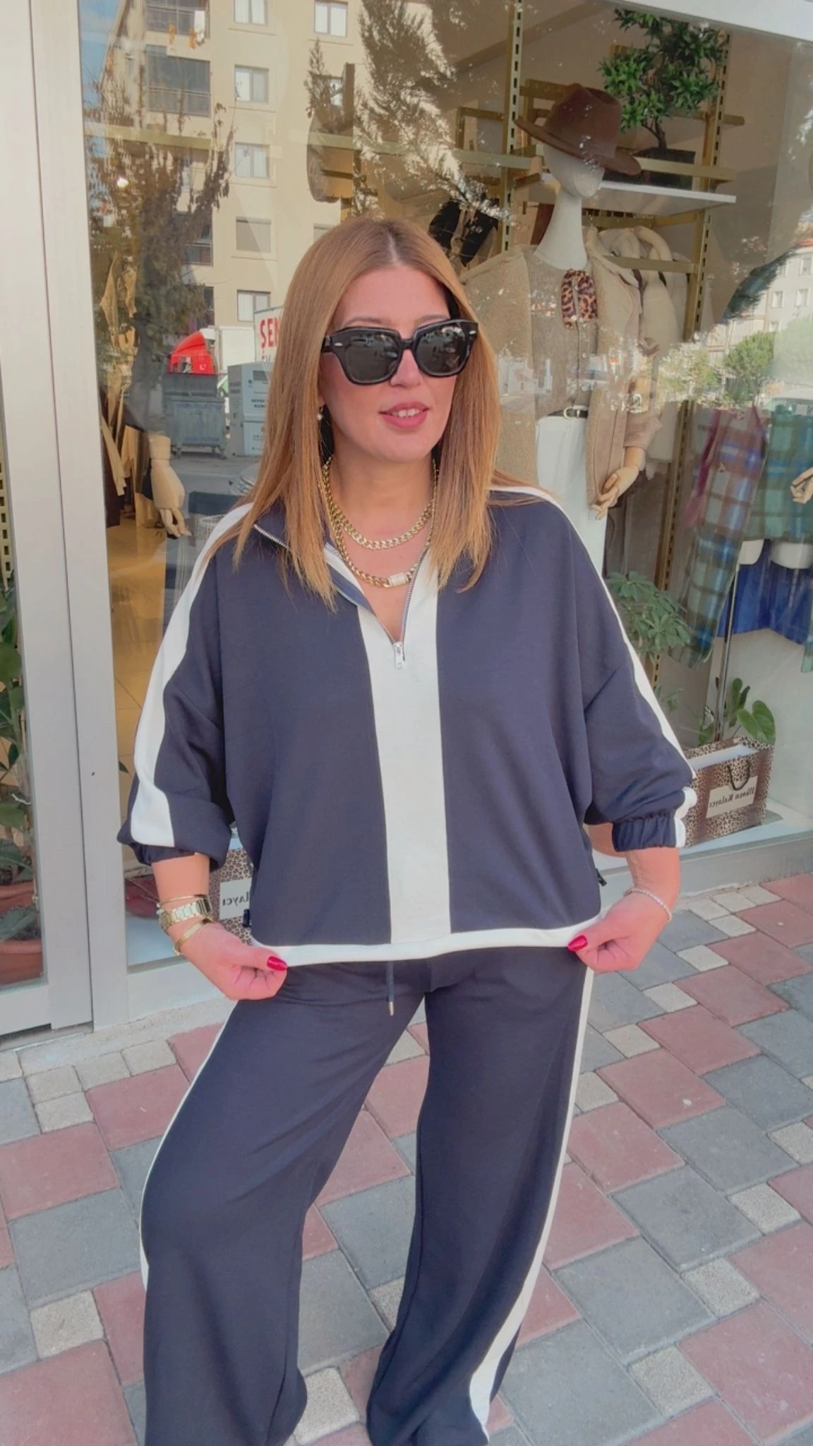 Dik Yaka Fermuarlı Takım