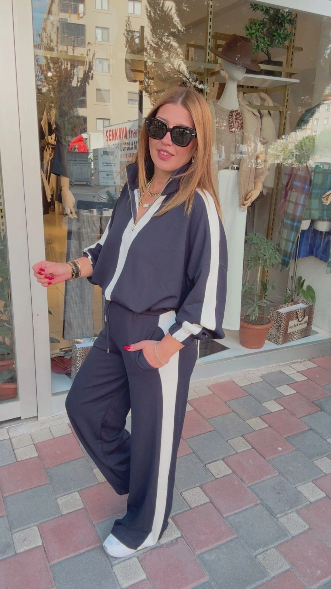 Dik Yaka Fermuarlı Takım