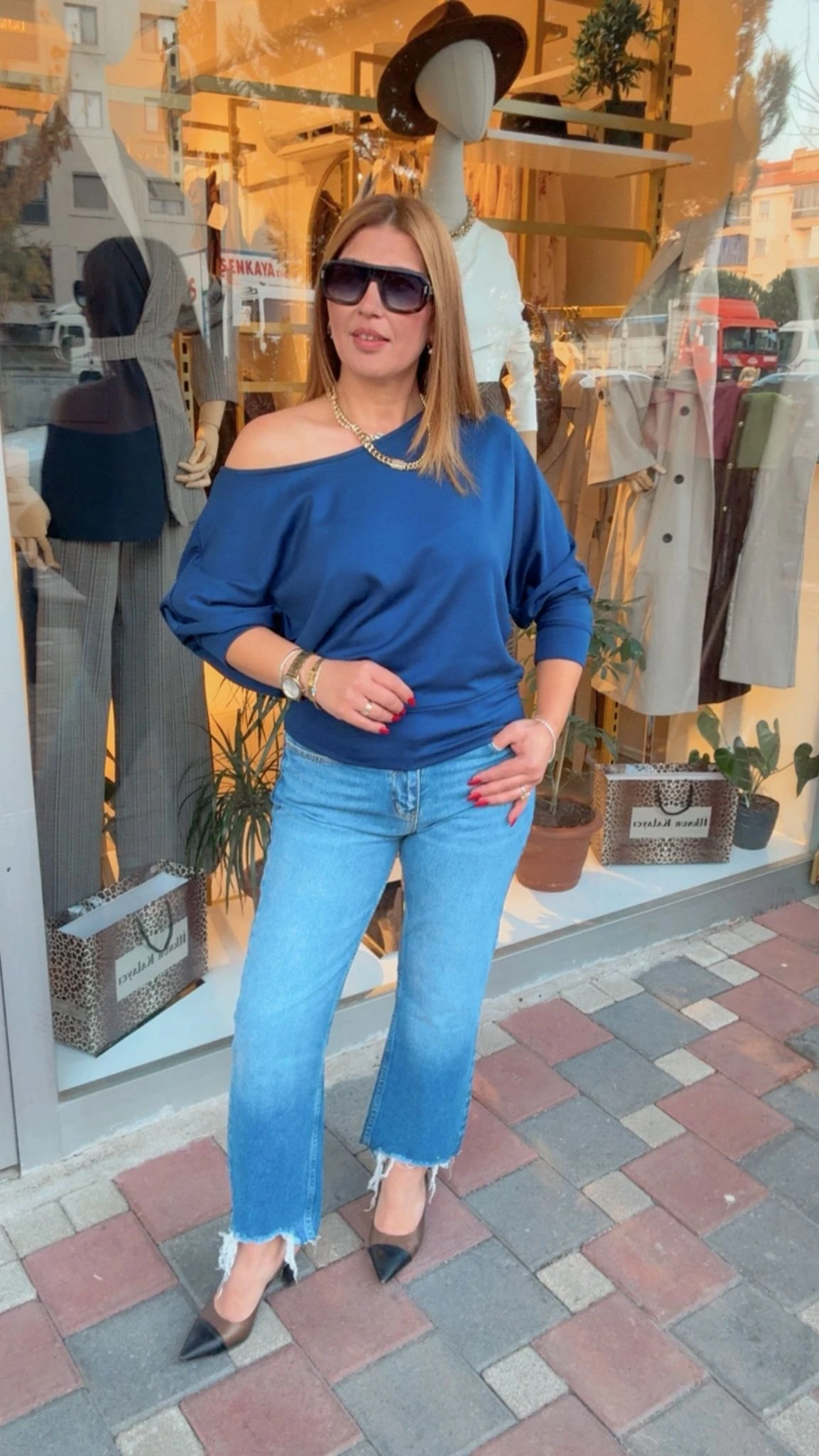 Kesik Paça Mom Jean - Mavi